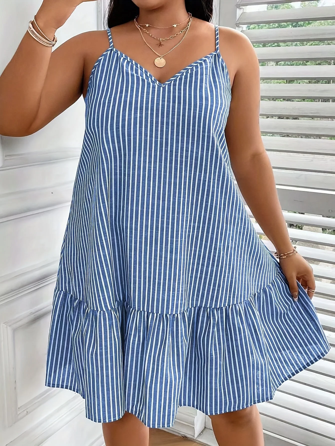 Damen A-Linien Sommerkleid mit Streifenmuster und Spaghettiträgern – Freizeit & Elegante Mode