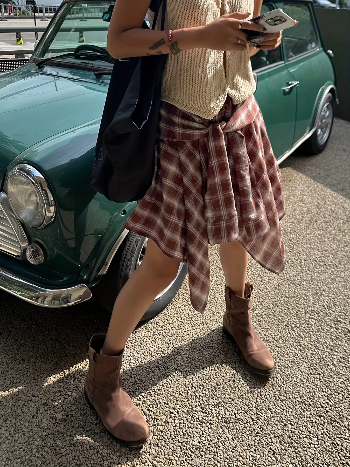Damen Asymmetrischer Street-Style Rock mit Karo-Muster und Knotendetail – Urbaner Freizeit-Look - Image 2
