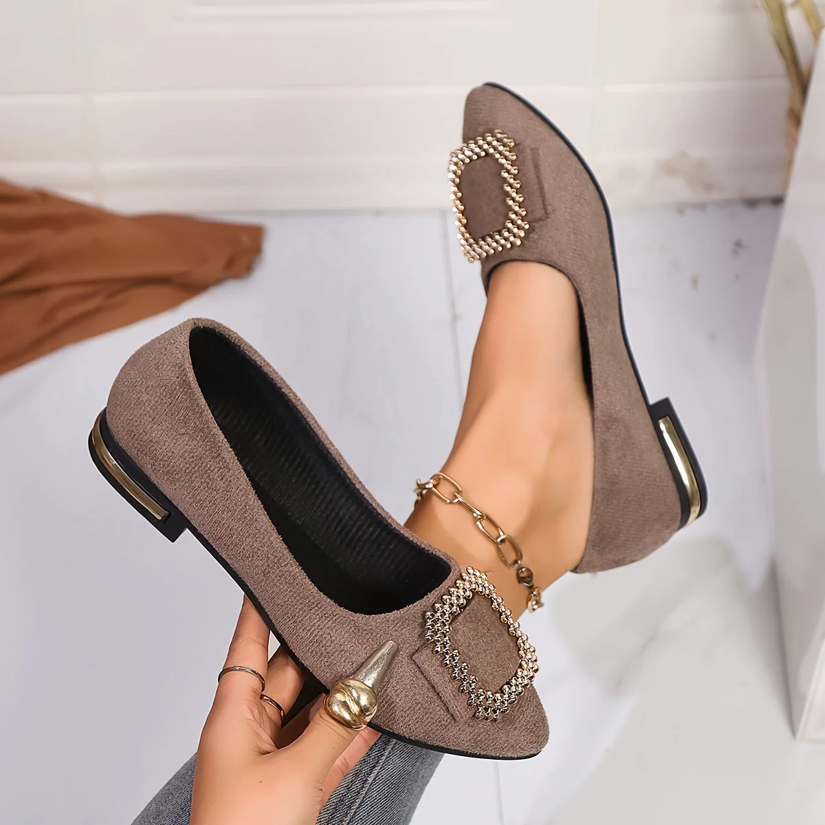 Damen Ballerinas mit Strassverzierung und spitzer Zehenpartie – Elegante Slip-On Schuhe für Alltag und Büro - Image 9