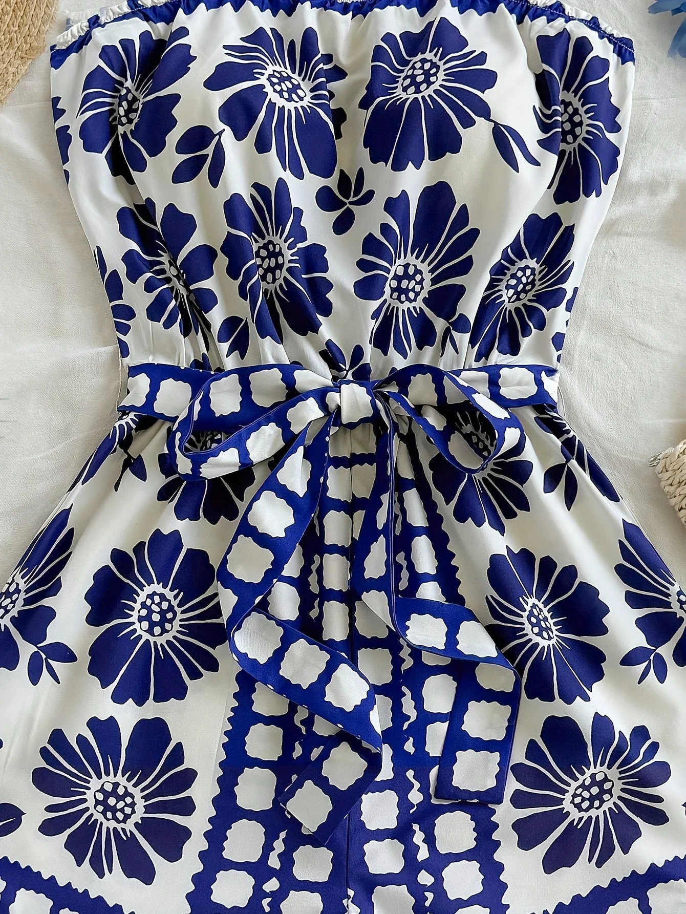 Damen Bandeau-Jumpsuit mit Blumenmuster und Taillengürtel – Sommerlicher Einteiler für Urlaub und Freizeit - Image 5