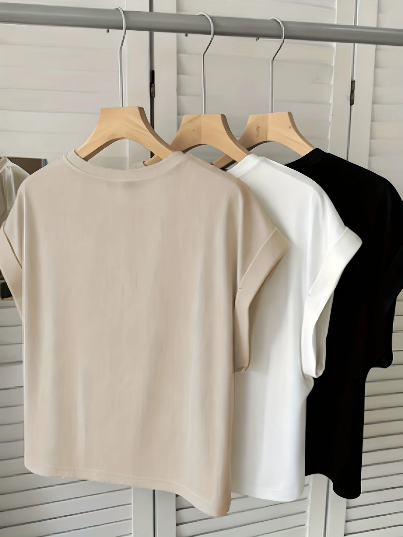 Damen Basic T-Shirt mit Umschlagärmeln – Stilvolles Everyday Essential für Freizeit und Büro - Image 3