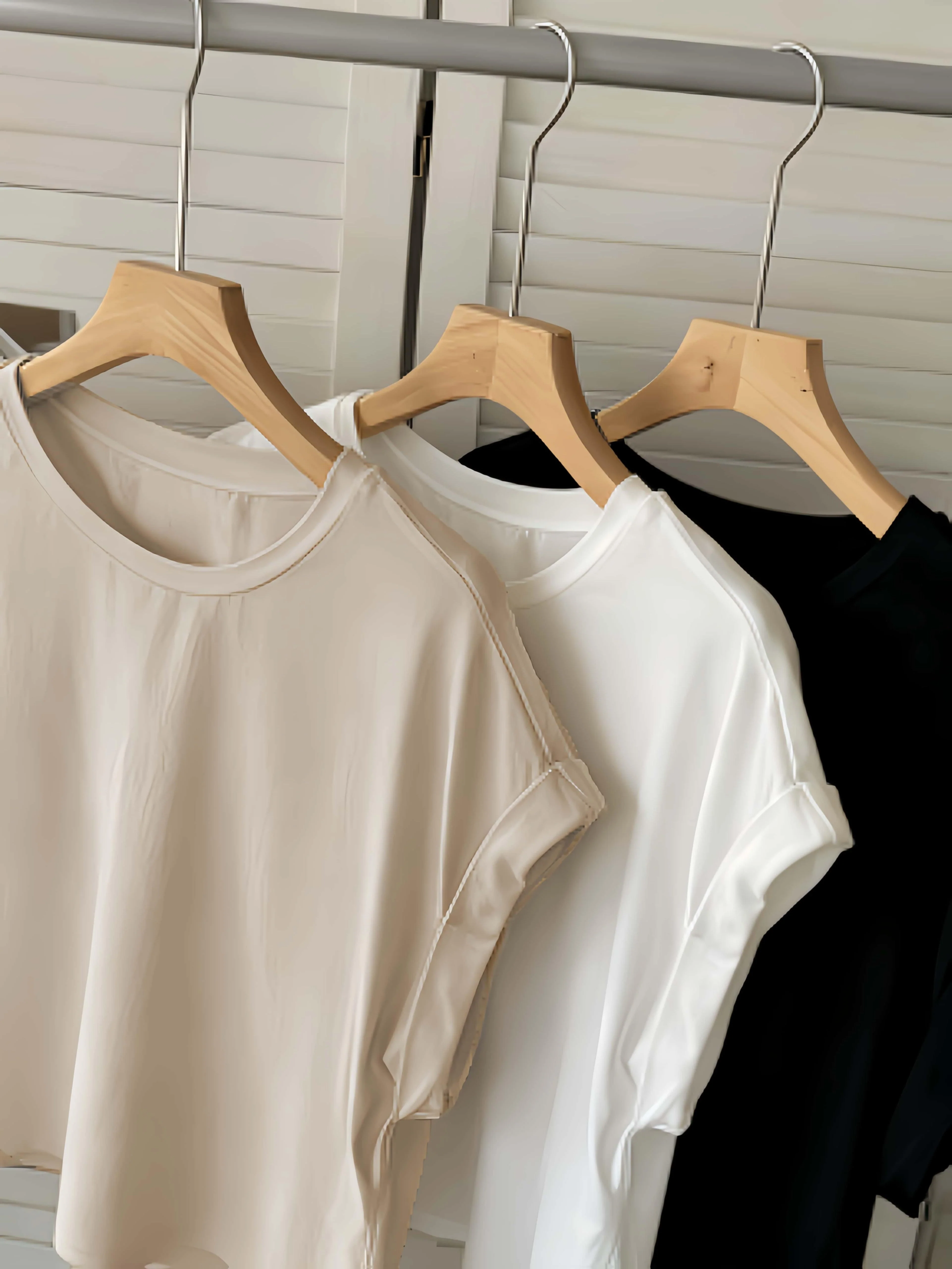 Damen Basic T-Shirt mit Umschlagärmeln – Stilvolles Everyday Essential für Freizeit und Büro - Image 5