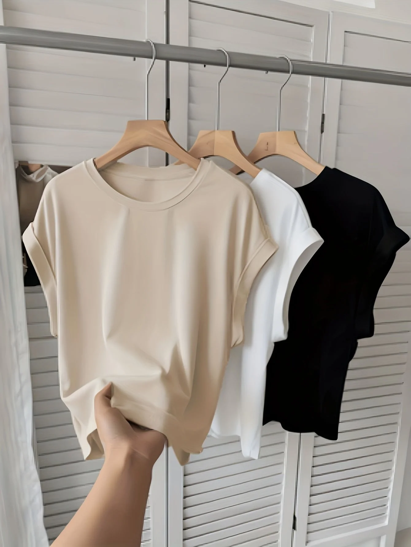 Damen Basic T-Shirt mit Umschlagärmeln – Stilvolles Everyday Essential für Freizeit und Büro - Image 6