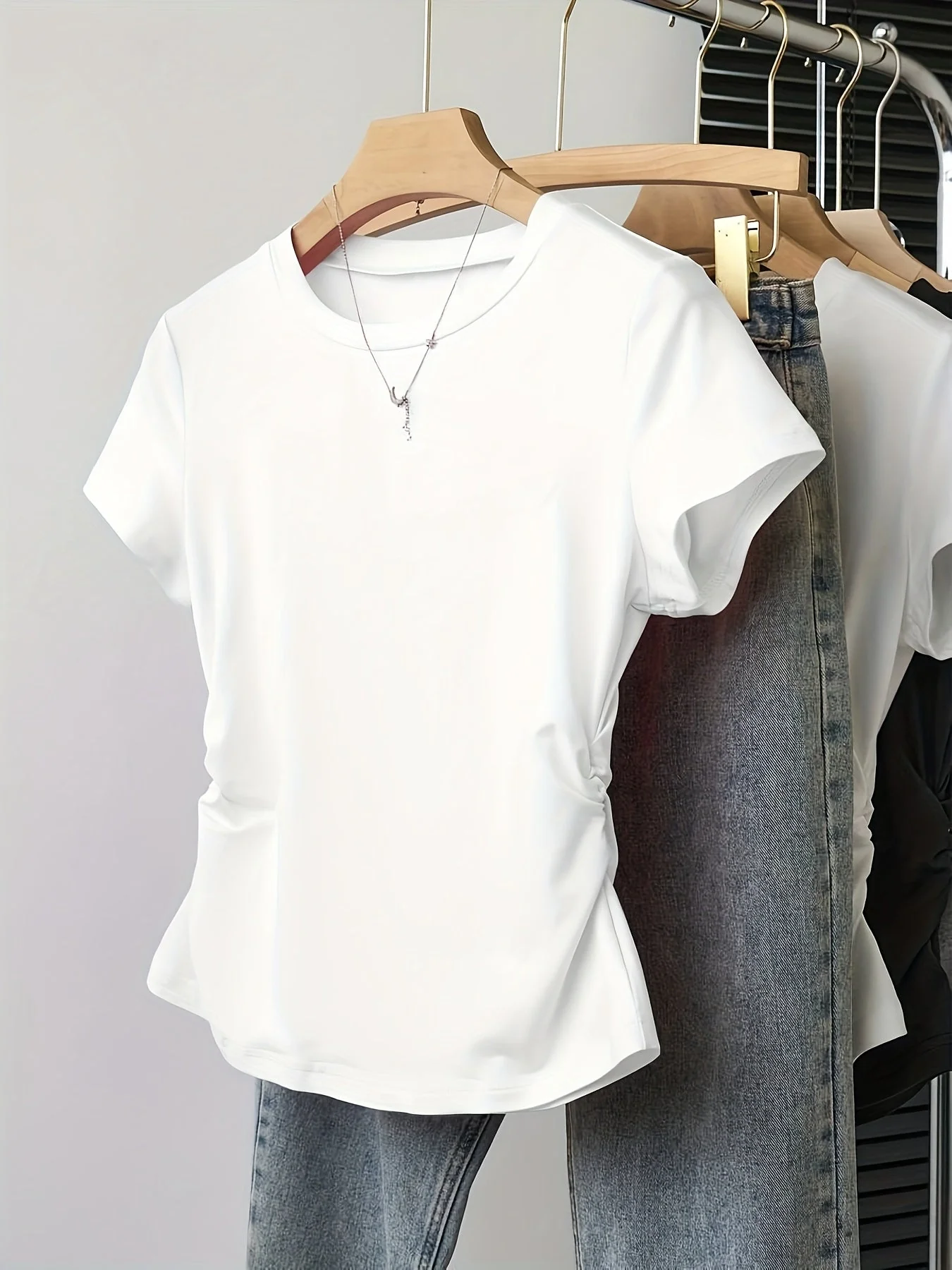 Damen Basic T-Shirt mit Rundhalsausschnitt und Raffung – Alltag & Freizeit - Image 5
