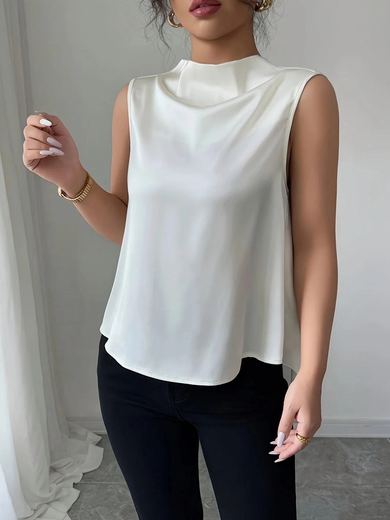 Damen Bluse ärmellos mit elegantem Wasserfallausschnitt – Modernes Büro & Abend Outfit
