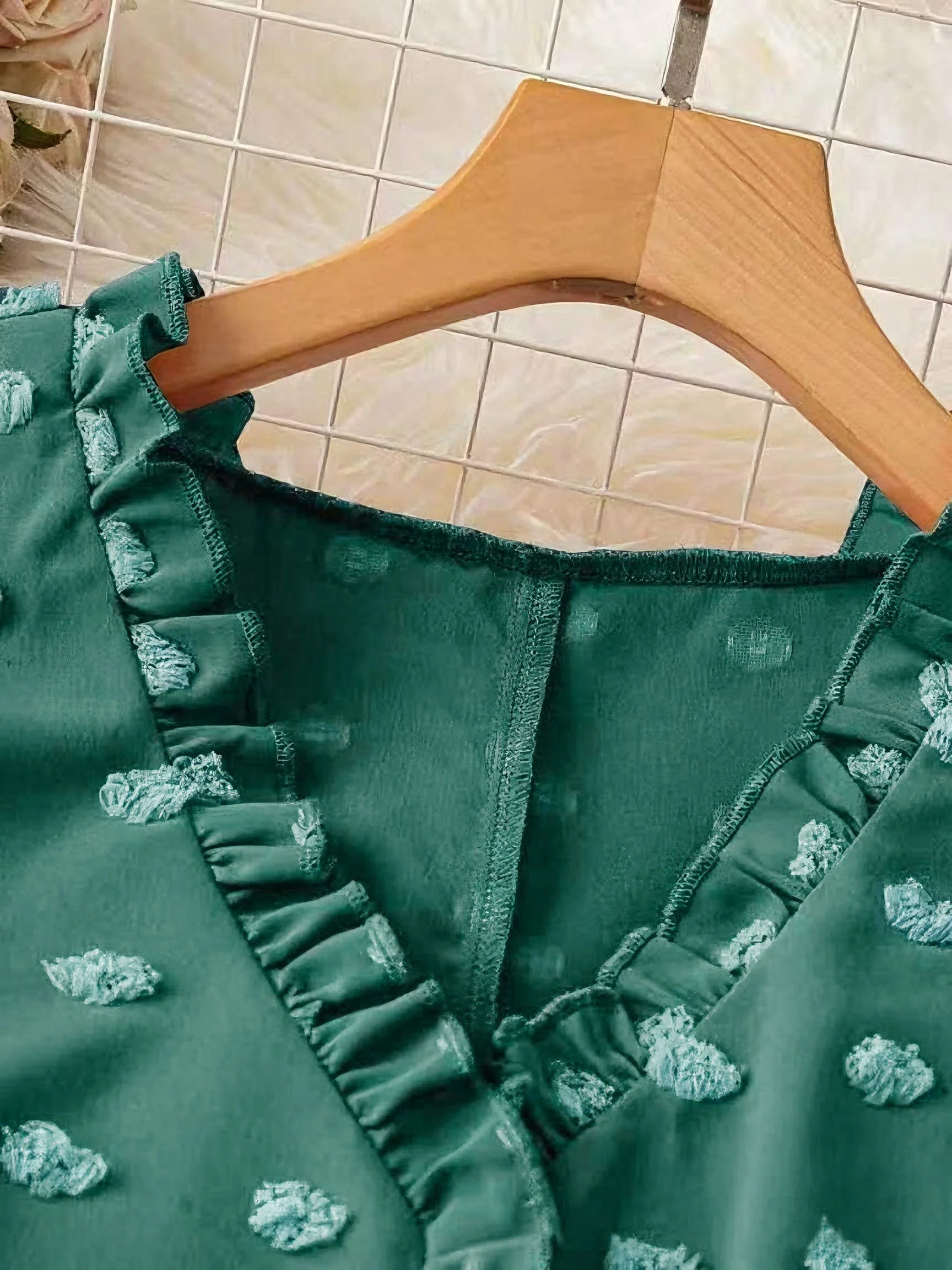 Damen Bluse Elegant mit Rüschen und V-Ausschnitt – Freizeit & Büro - Image 8