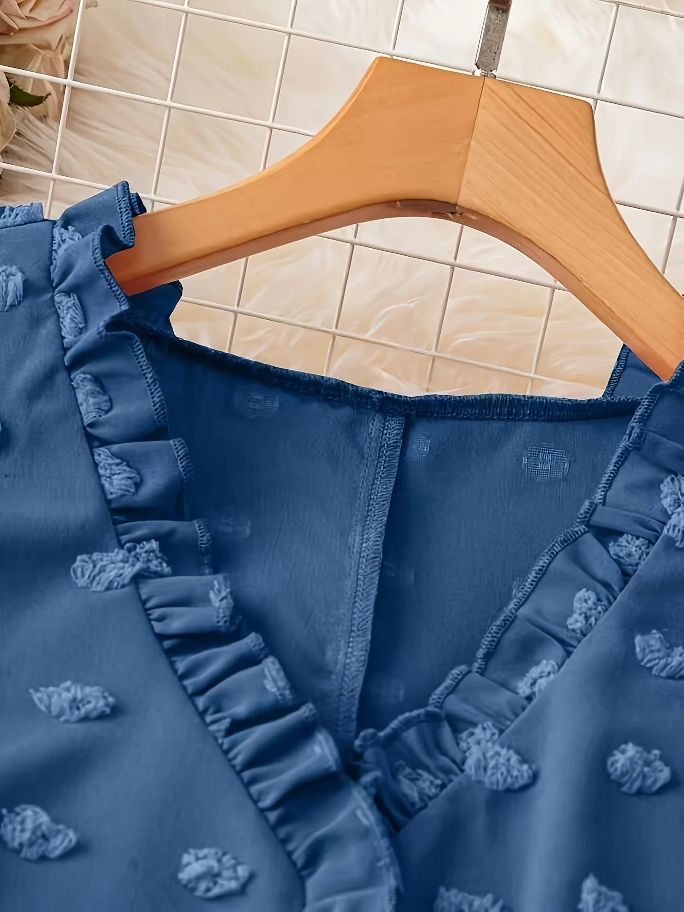 Damen Bluse Elegant mit Rüschen und V-Ausschnitt – Freizeit & Büro - Image 9