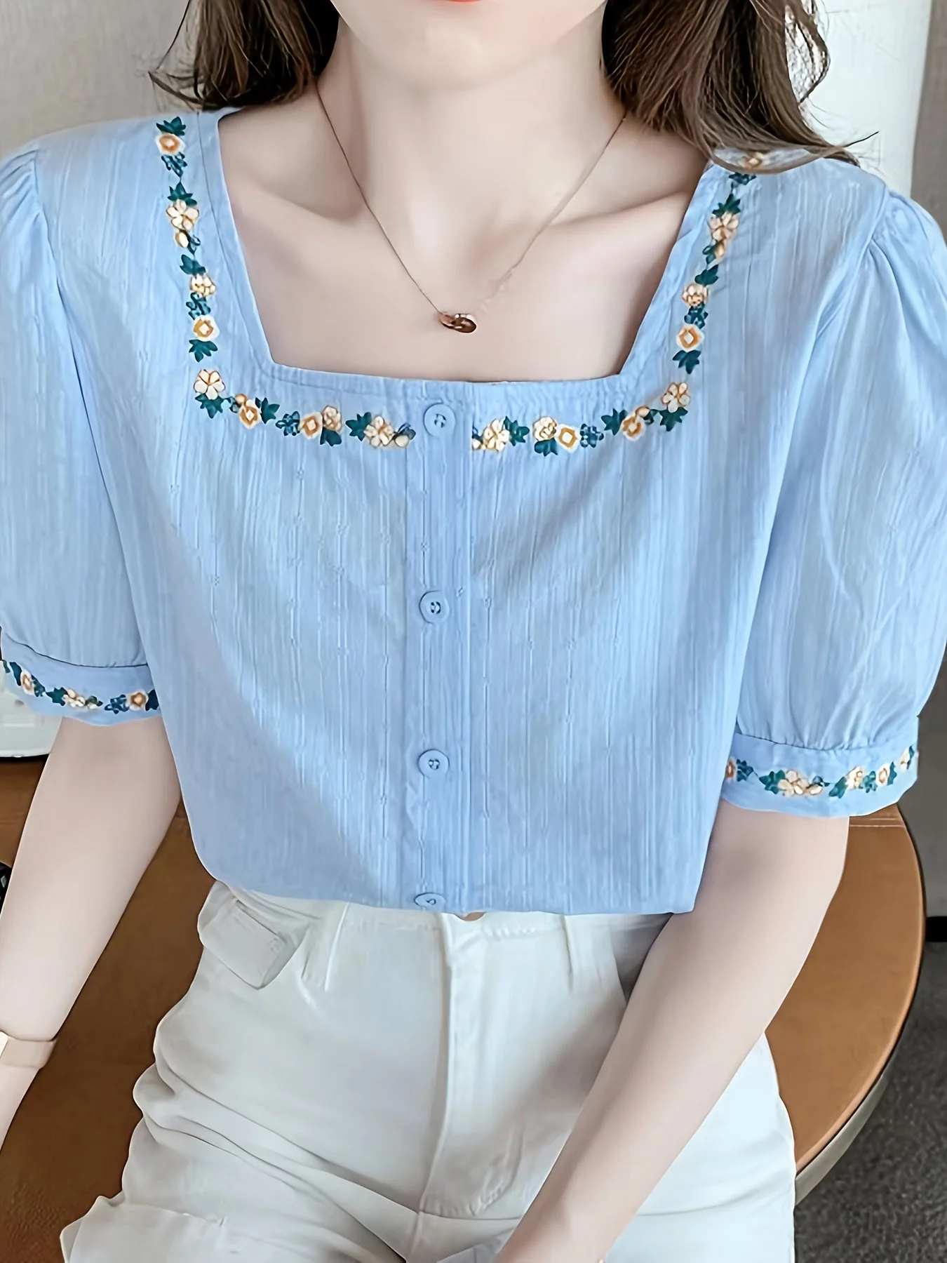 Damen Bluse mit Stickerei und quadratischem Ausschnitt – Eleganter Frühlings- und Sommerstil - Image 3