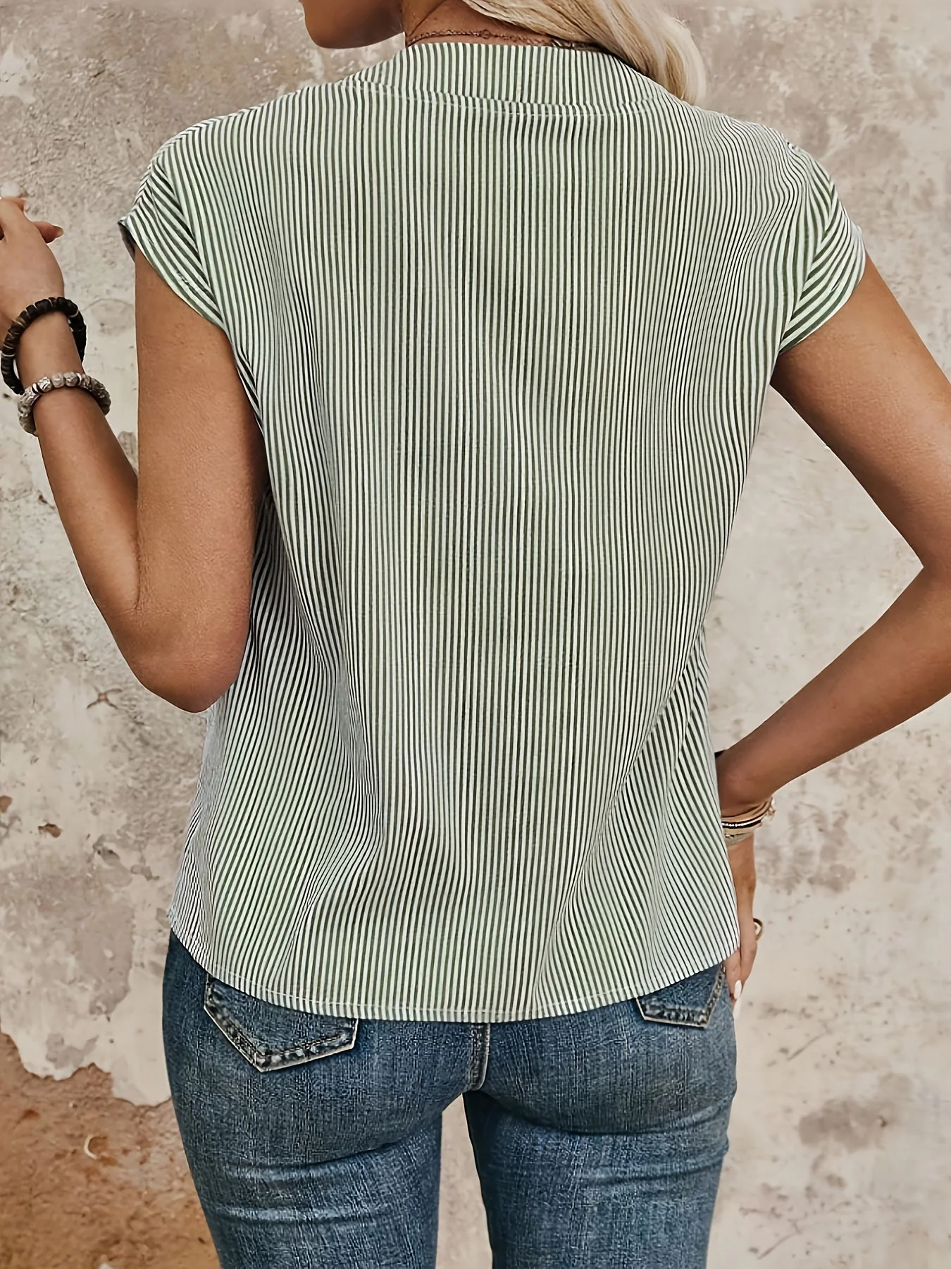 Damen Blusenshirt mit Streifenmuster und V-Ausschnitt – Eleganter Freizeitstil für Alltag und Büro - Image 6