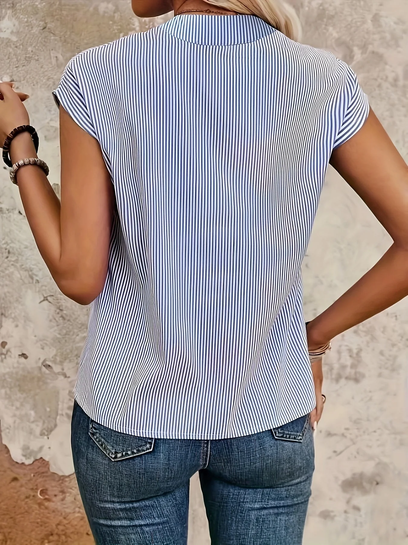 Damen Blusenshirt mit Streifenmuster und V-Ausschnitt – Eleganter Freizeitstil für Alltag und Büro - Image 7