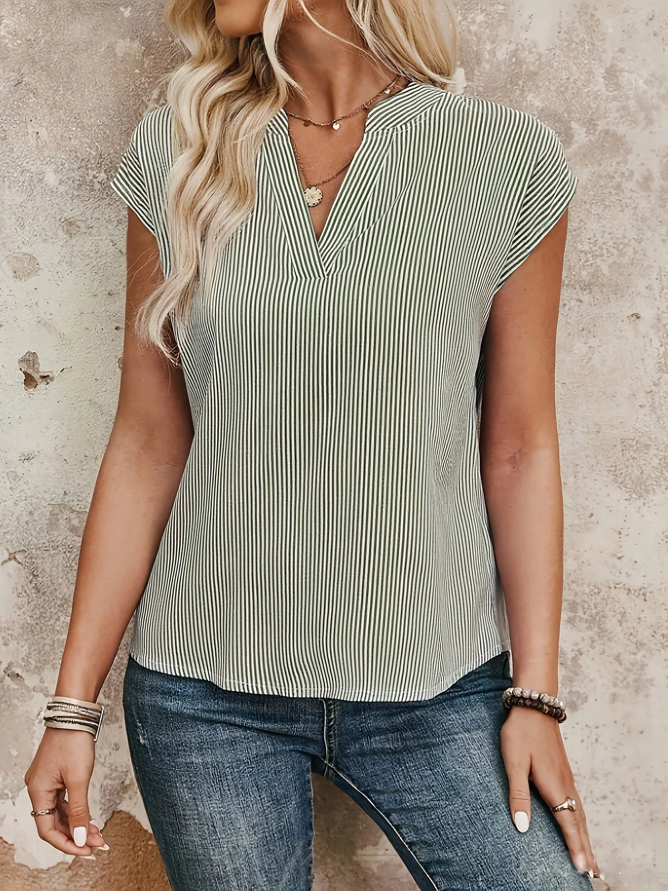 Damen Blusenshirt mit Streifenmuster und V-Ausschnitt – Eleganter Freizeitstil für Alltag und Büro - Image 8