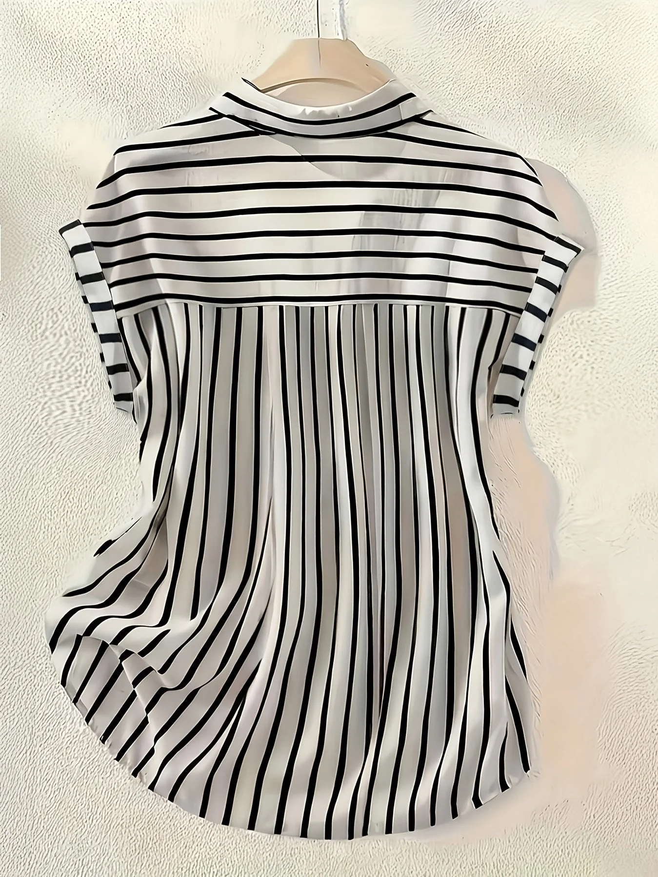 Damen Blusenshirt mit vertikalen Streifen und Knopfleiste – Eleganter Sommer-Look für Büro und Freizeit - Image 3