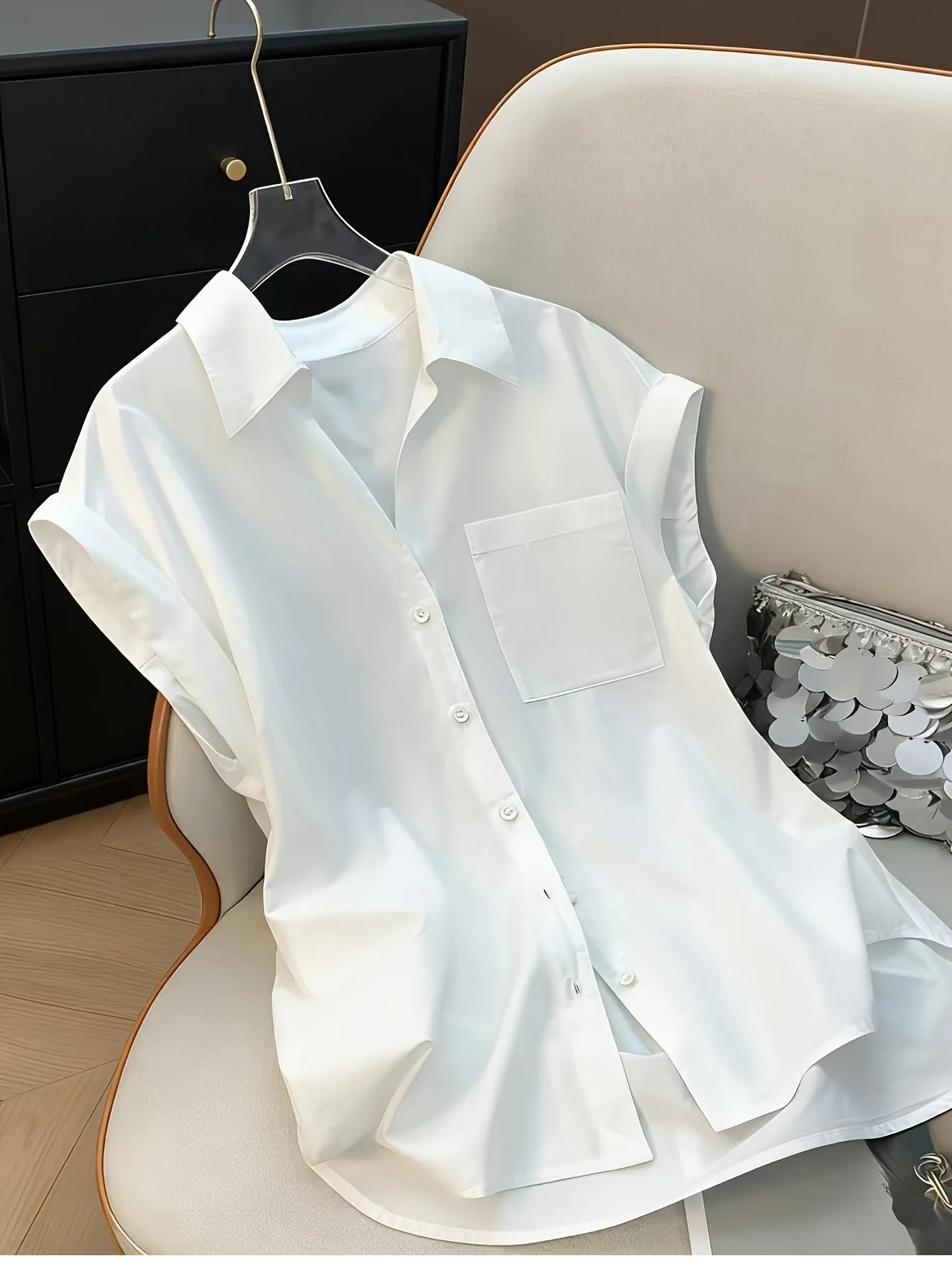 Damen Blusenshirt mit modernem Schnitt und Brusttasche – Lässige Hemdbluse für Büro und Alltag - Image 2