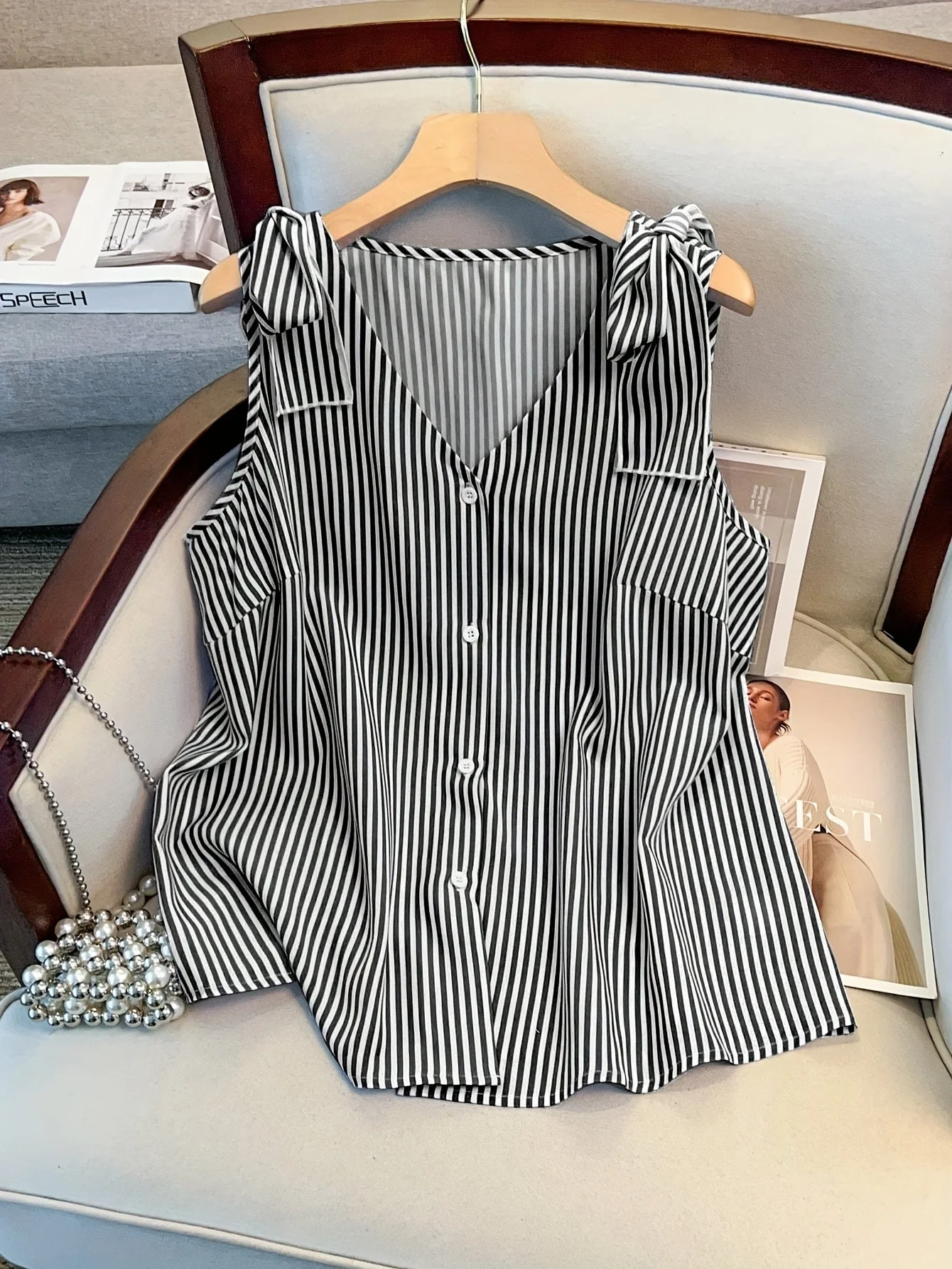 Damen Blusentop mit Streifenmuster und Knopfleiste – Eleganter V-Ausschnitt, Ideal für Büro und Alltag - Image 2