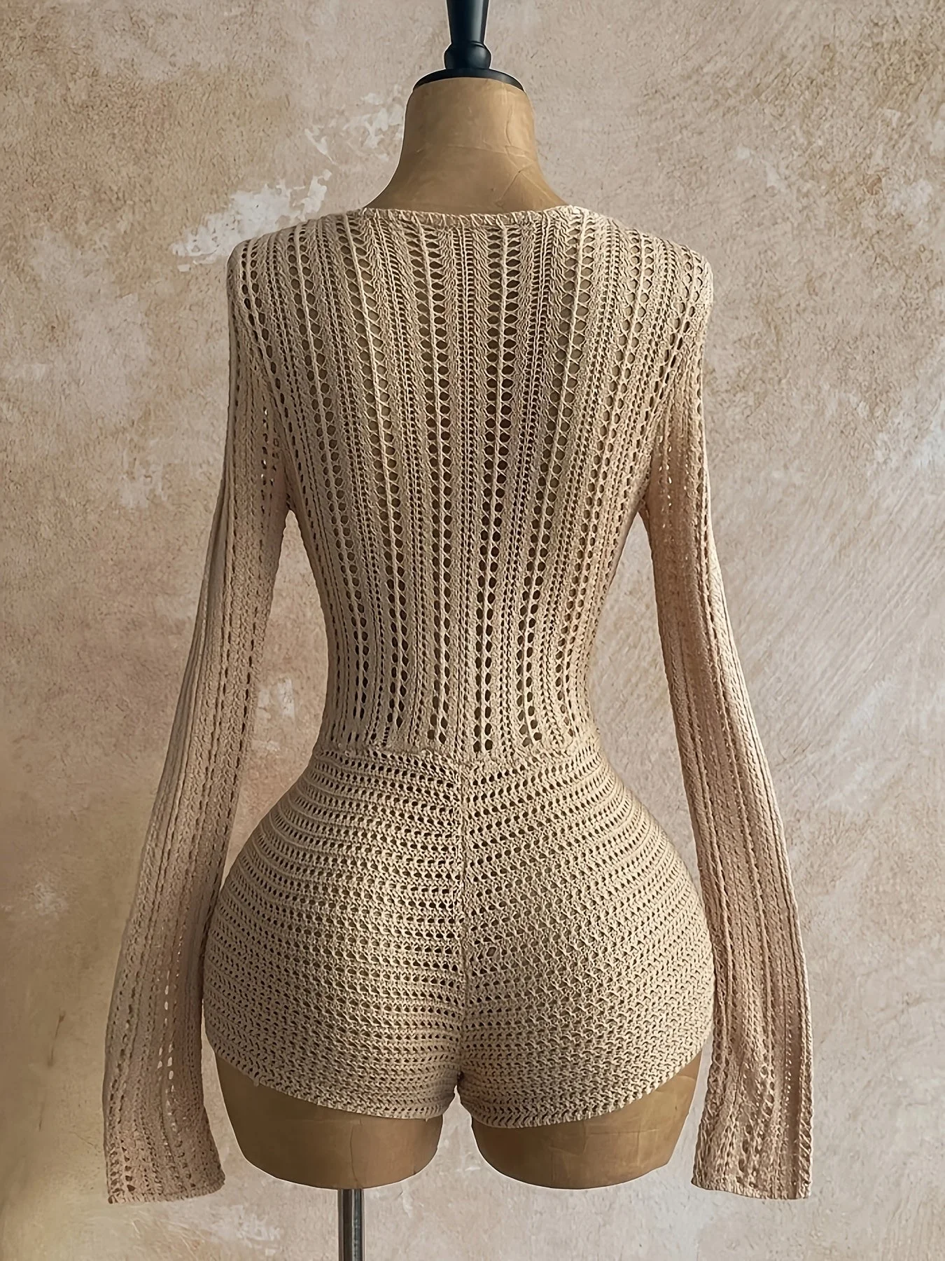 Damen Boho-Einteiler mit Häkelmuster und tiefem Ausschnitt – Perfekt für Strand, Urlaub & Sommer-Partys - Image 3
