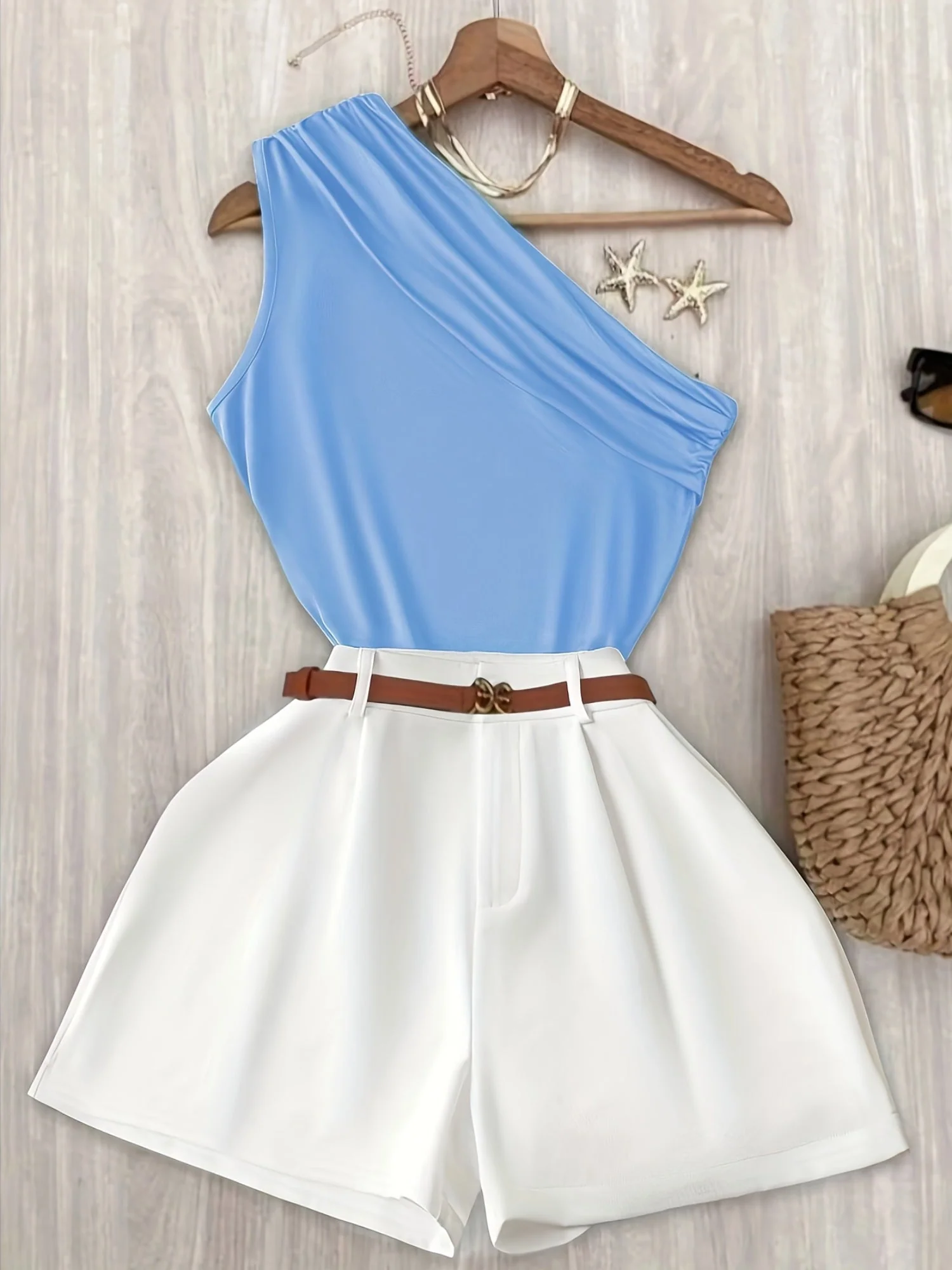 Damen Ein-Schulter Elegantes Sommer Outfit Set – Stylische Shorts und Oberteil für Freizeit und Urlaub - Image 2