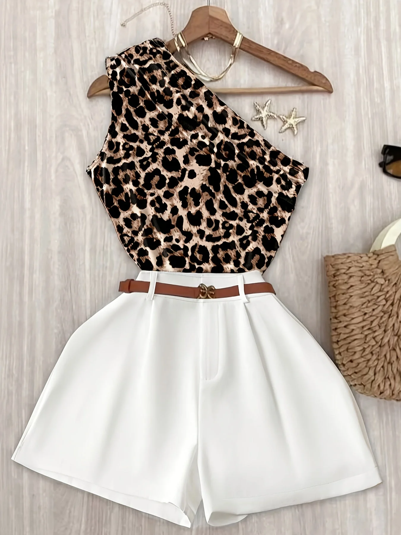 Damen Ein-Schulter Elegantes Sommer Outfit Set – Stylische Shorts und Oberteil für Freizeit und Urlaub - Image 3