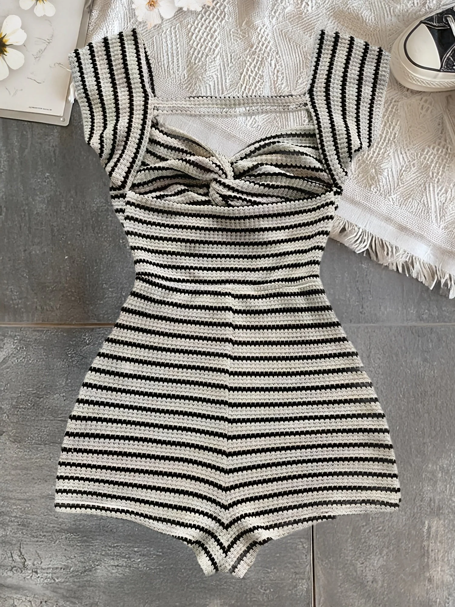Damen Einteiler Strick-Overall mit Streifen und Twist-Front – Modischer Sommer Jumpsuit