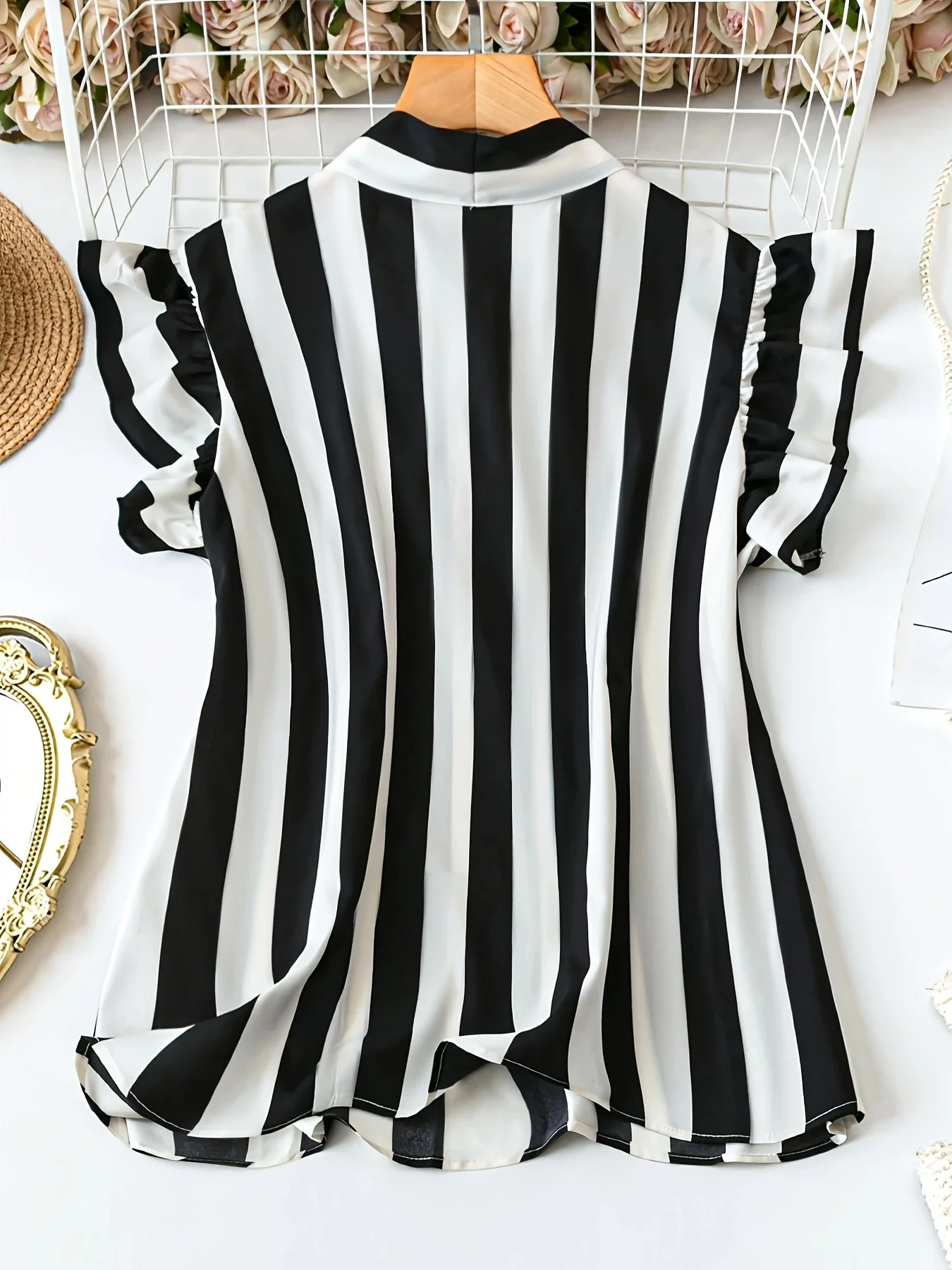 Damen Elegant Gestreifte Bluse mit Schleifenkragen und Rüschenärmeln – Modisches Oberteil für Büro & Alltag - Image 2