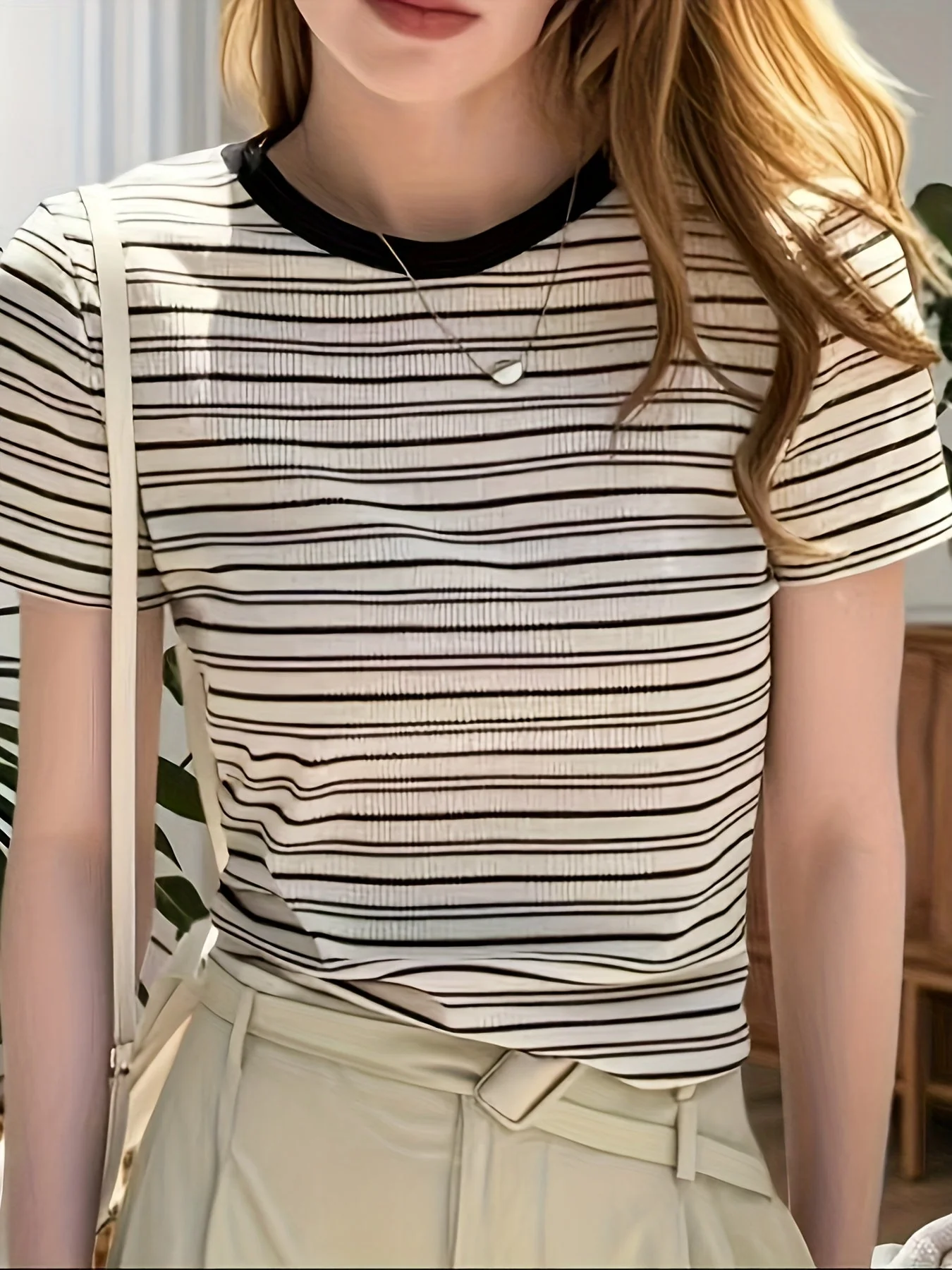 Damen Elegantes Gestreiftes T-Shirt mit Rundhalsausschnitt – Perfekt für Alltag und Büro
