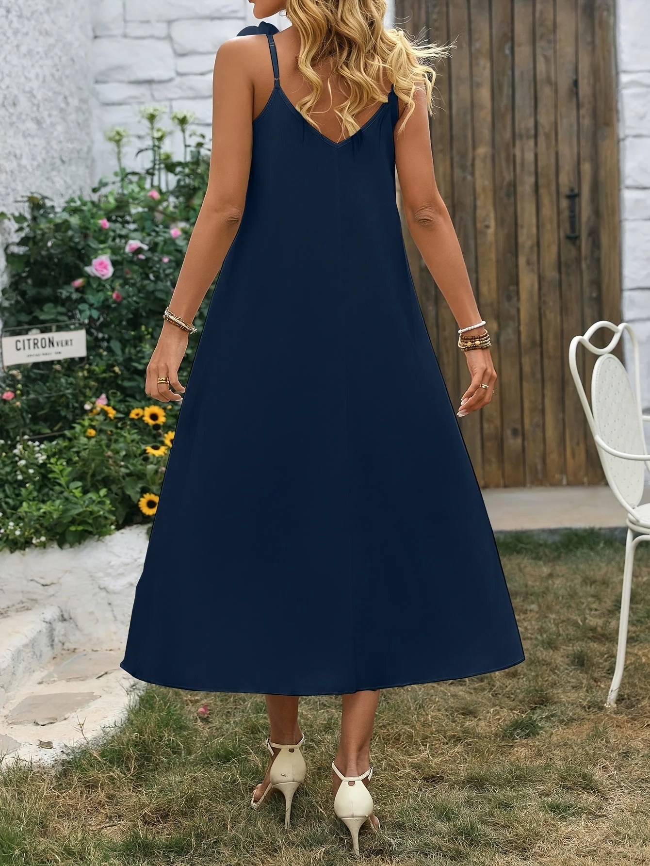 Damen Elegantes Maxikleid mit V-Ausschnitt und Blumenapplikation – Perfekt für Sommerfeste und Gartenpartys - Image 6