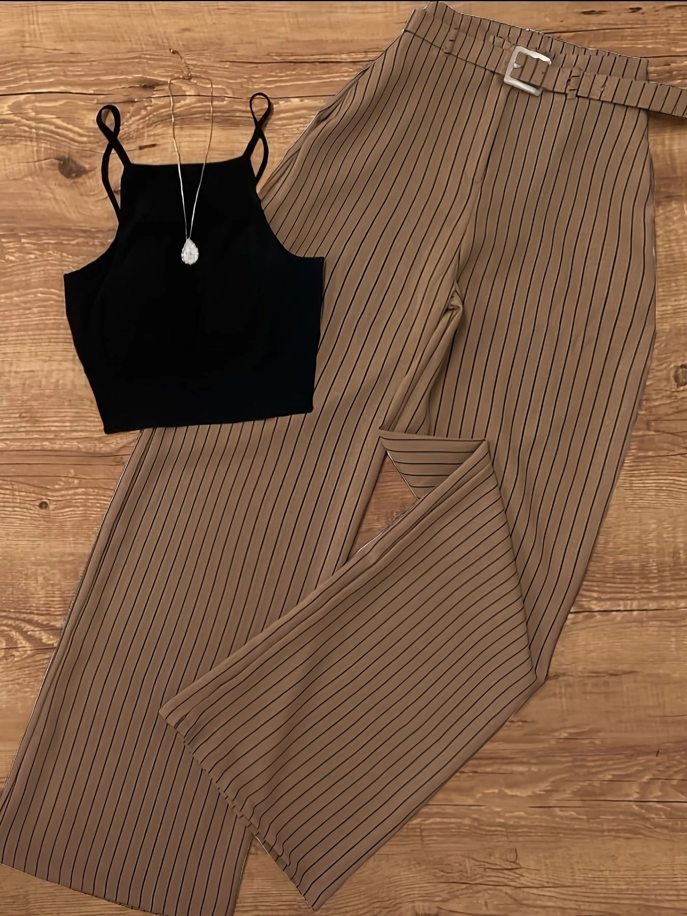 Damen Elegantes Set mit Nadelstreifen – Ärmelloses Top und Weite Hose mit Gürtel, Perfekt für Büro und Freizeit - Image 2