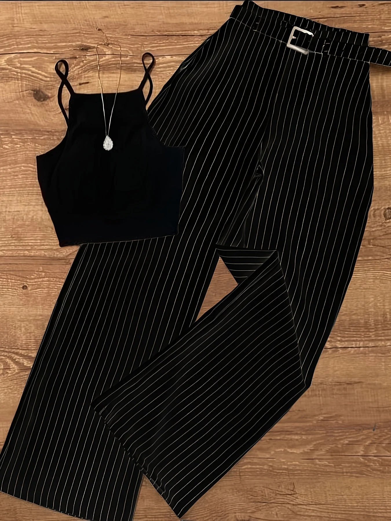Damen Elegantes Set mit Nadelstreifen – Ärmelloses Top und Weite Hose mit Gürtel, Perfekt für Büro und Freizeit - Image 4