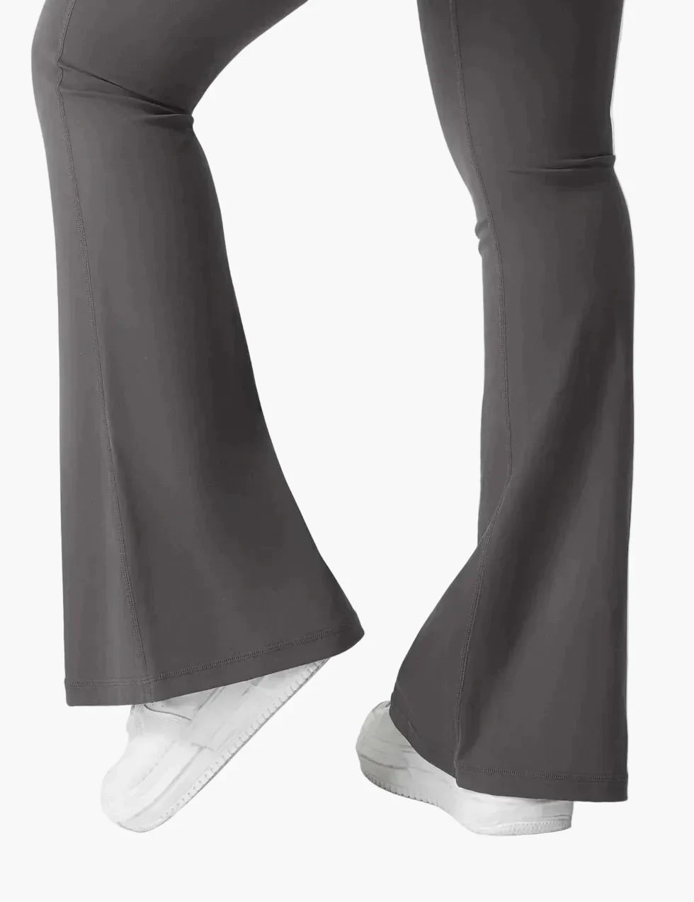 Damen Fitness Cargo Bootcut Leggings mit Taschen und Po-Lift – Figurformende Sporthose für Training & Alltag - Image 3