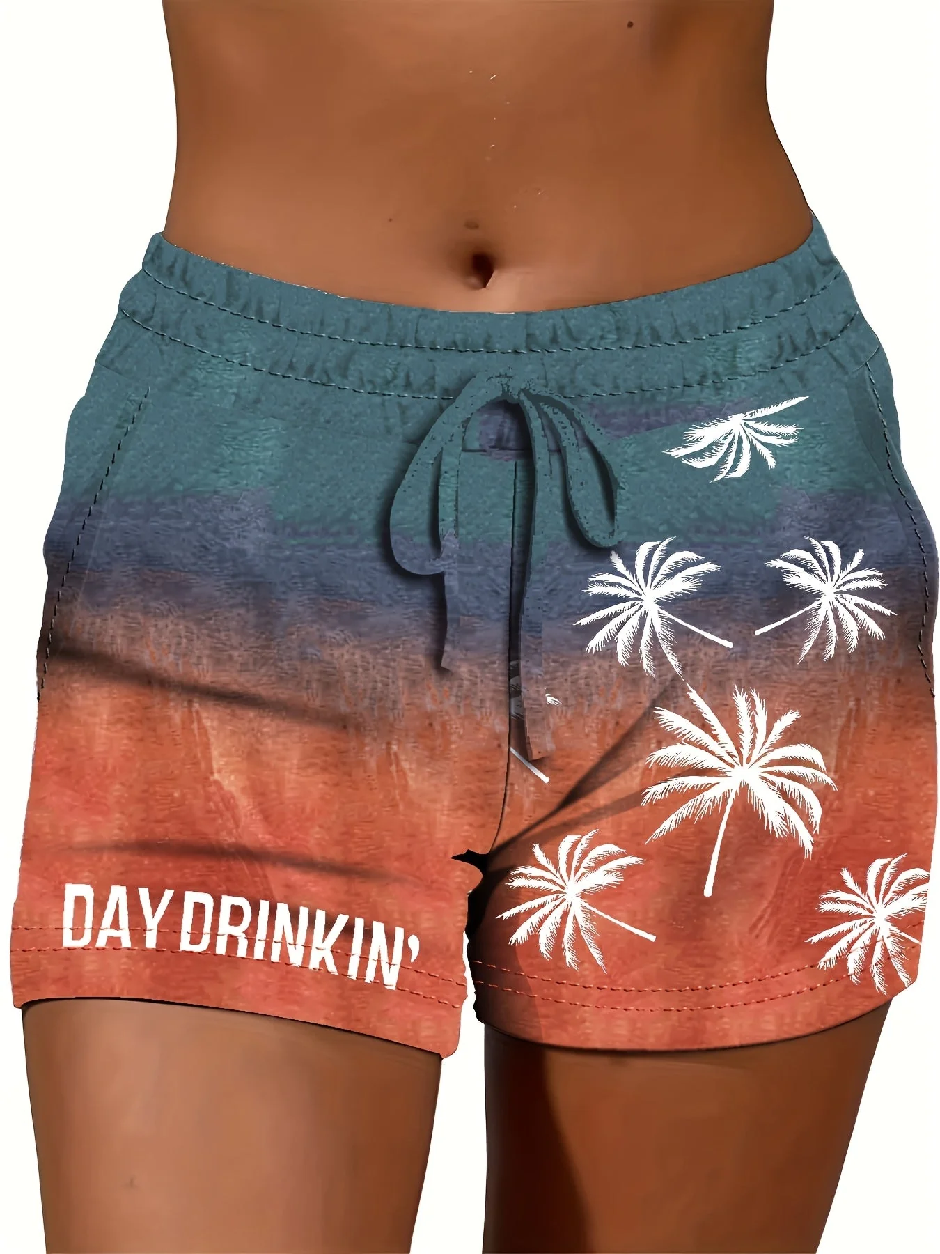 Damen Freizeit-Shorts mit Palmen-Print und "DAY DRINKIN'" Statement für Sommer & Urlaub - Image 2