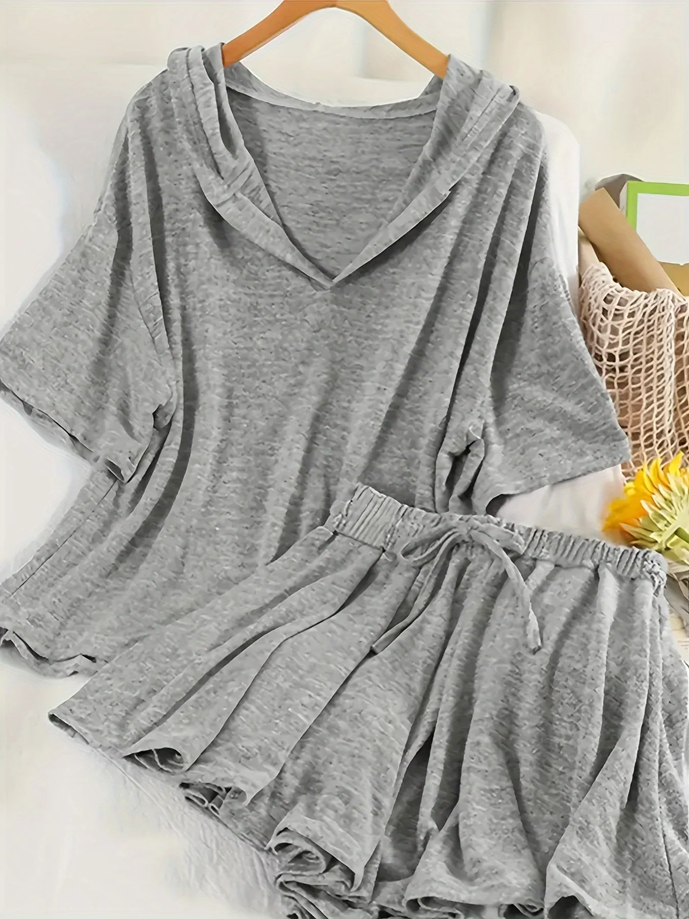 Damen Freizeit Zweiteiler Set mit Kapuzenoberteil und Shorts – Lässiger Komfort für Frühling & Sommer - Image 3
