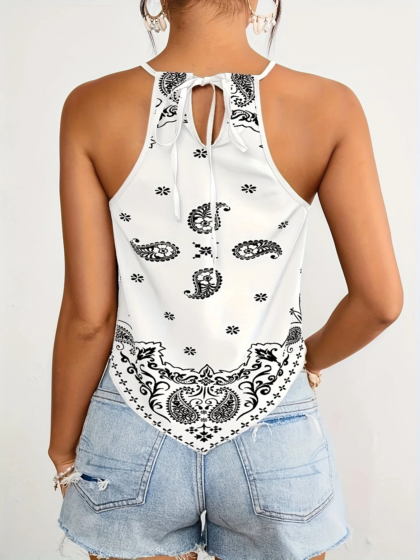 Damen Halterneck Bandana-Top im Boho-Stil – Sommerliches Paisley-Muster, Ideal für Festivals & Freizeit - Image 5