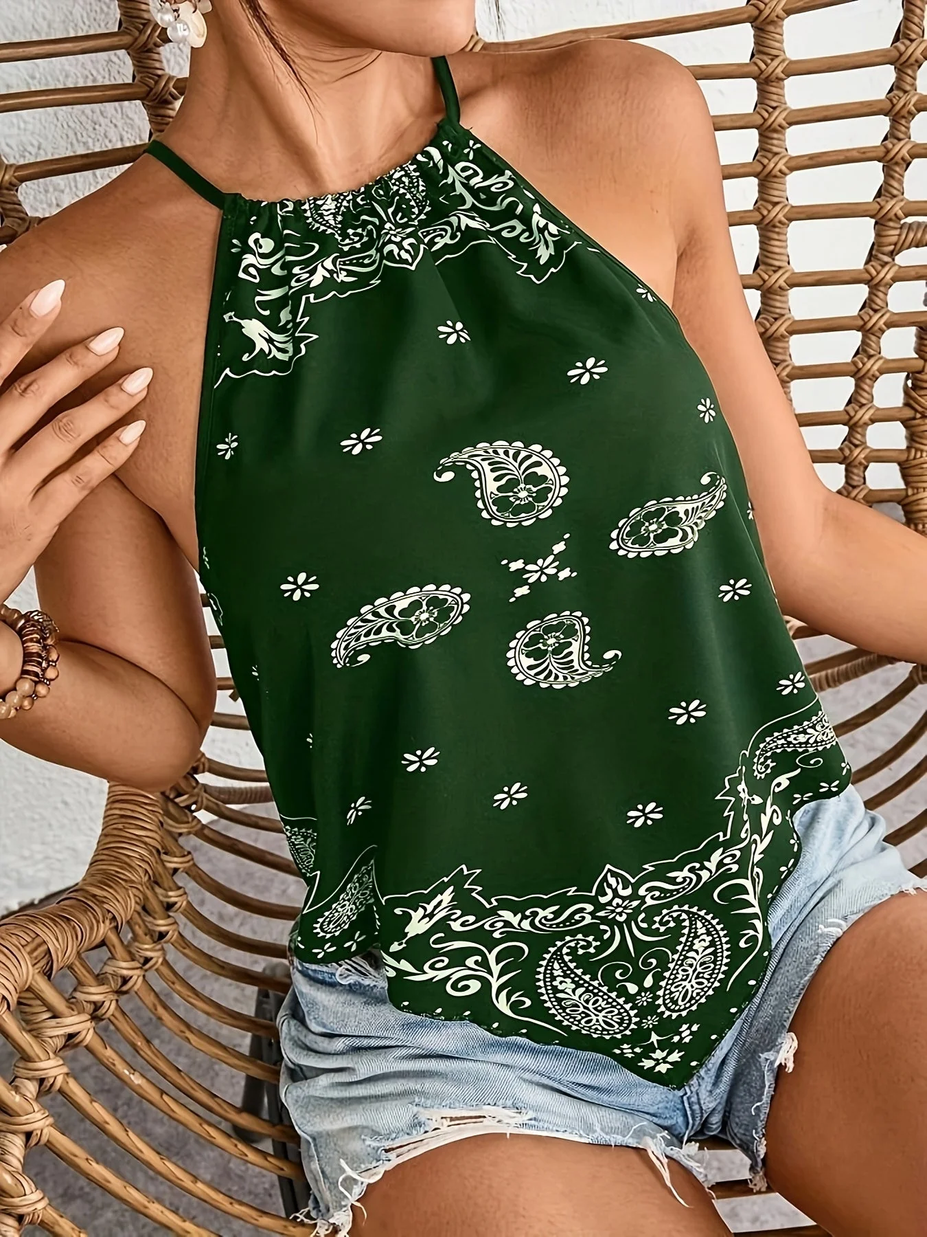 Damen Halterneck Bandana-Top im Boho-Stil – Sommerliches Paisley-Muster, Ideal für Festivals & Freizeit - Image 9