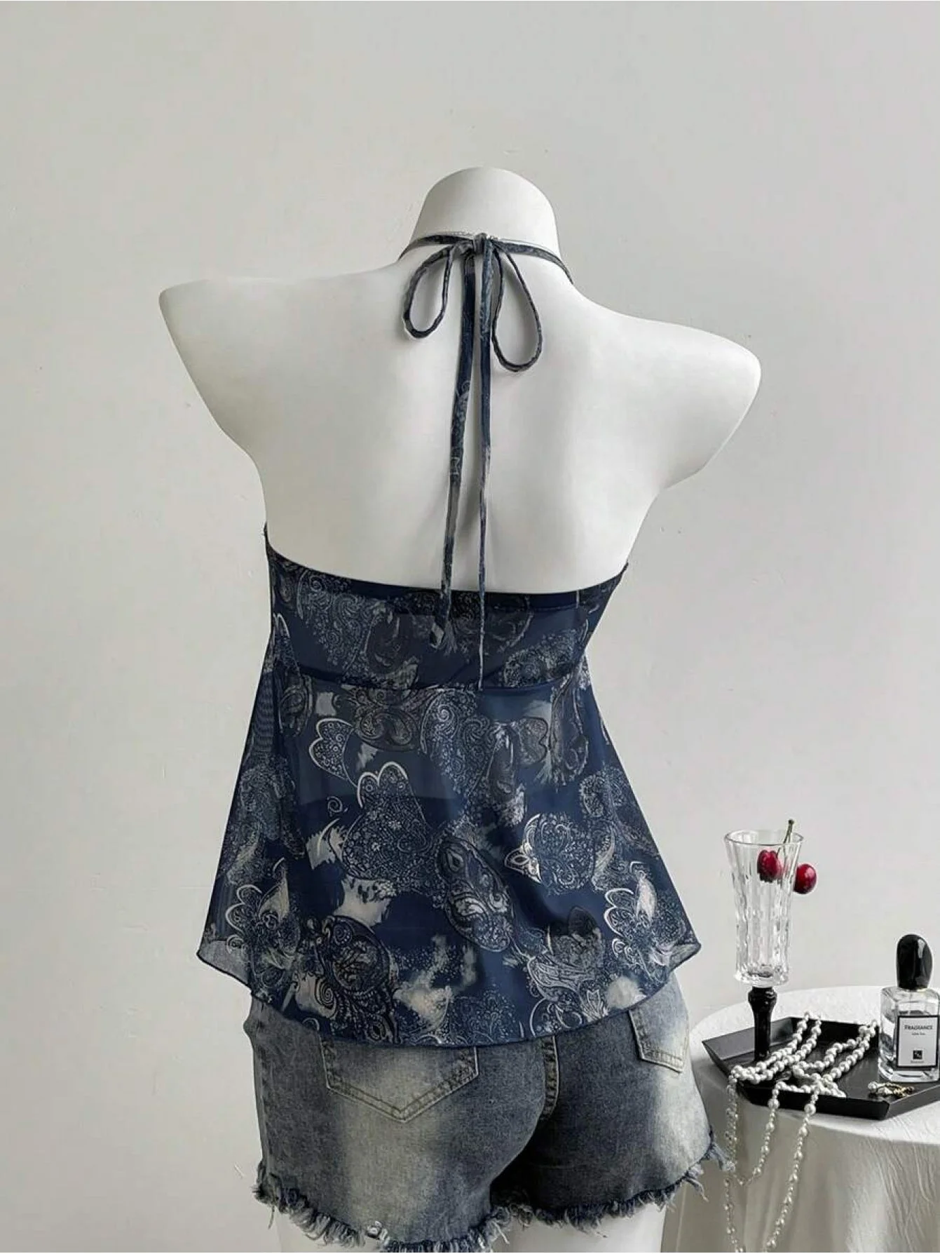 Damen Halterneck Top mit Rüschen und romantischem Muster – Ideal für Freizeit und Sommer - Image 10