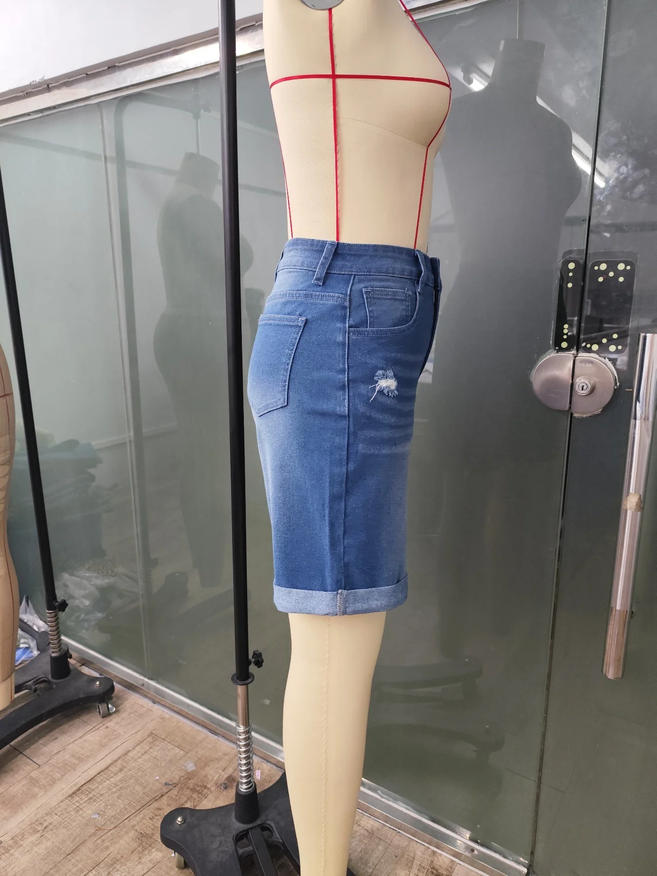Damen High Waist Jeans Bermudashorts im Casual Look für Sommer - Image 7