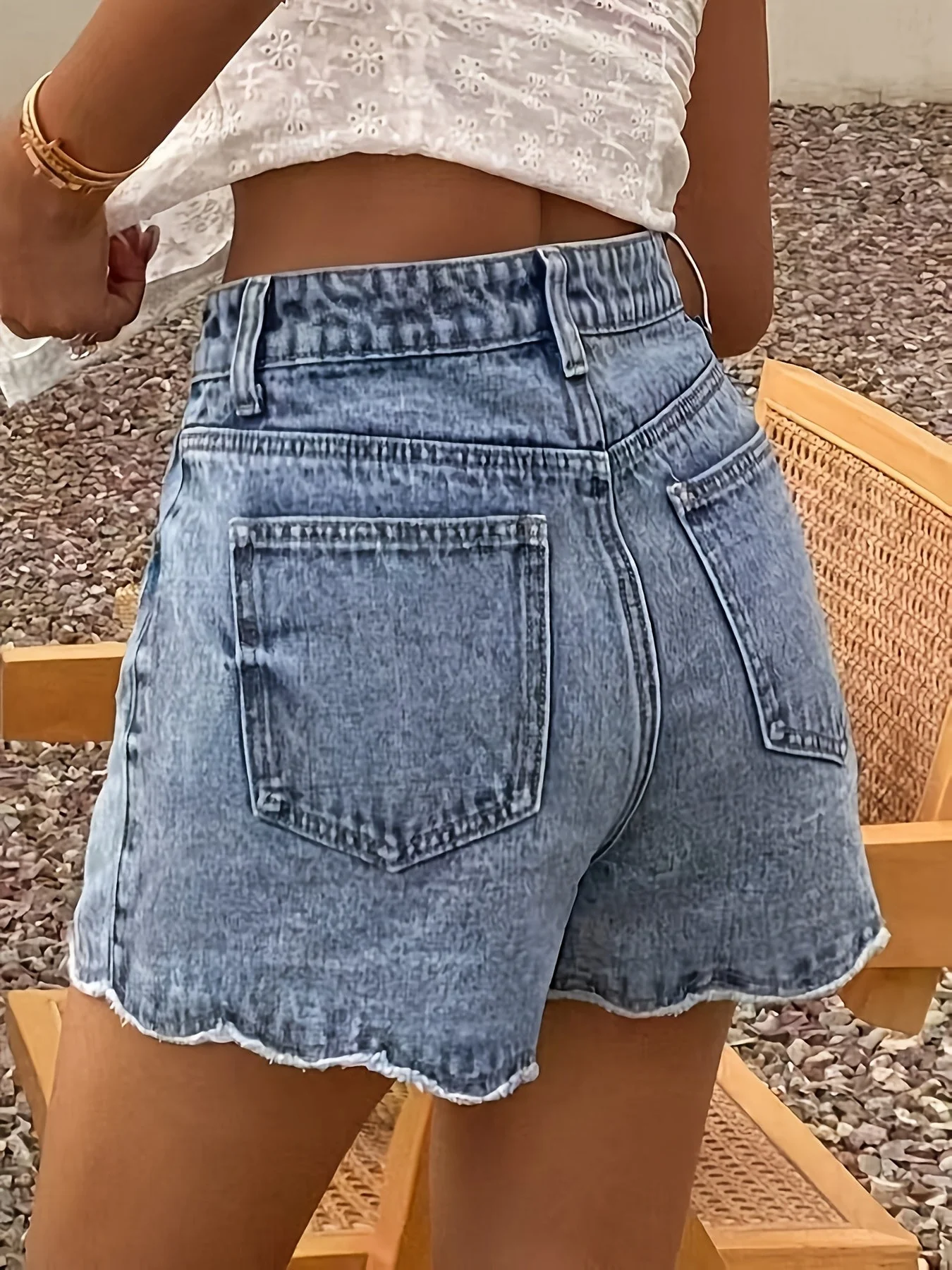 Damen High Waist Jeansshorts mit gewelltem Saum im Casual Sommerstil - Image 3