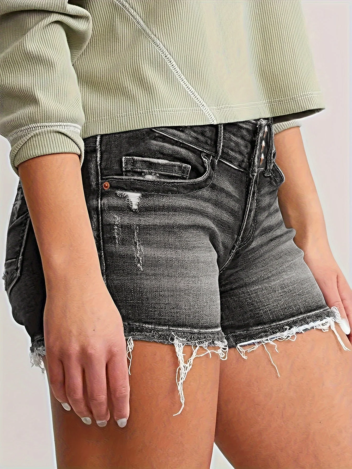 Damen Jeansshorts mit Fransen und Knopfleiste – Modische Sommer Hotpants für Freizeit oder Urlaub - Image 3