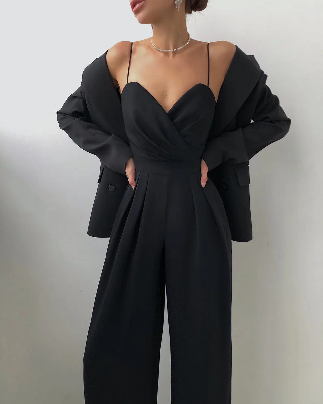 Damen Jumpsuit Elegant mit weitem Bein und Spaghettiträgern – Stilvoller Einteiler für festliche Anlässe und Alltag - Image 7