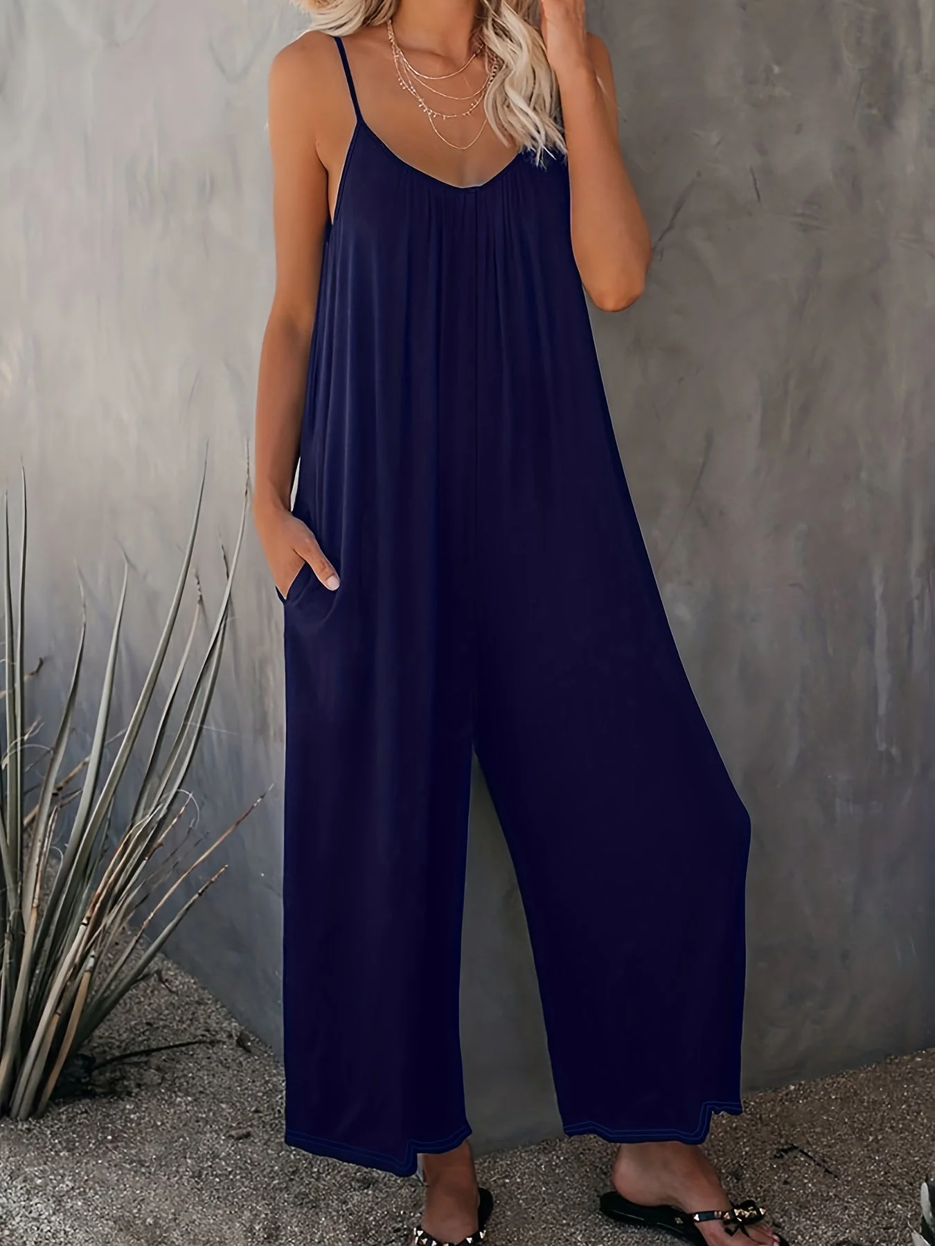 Damen Jumpsuit mit Spaghettiträgern und weitem Bein – Lässiger Einteiler für Frühling und Sommer - Image 11