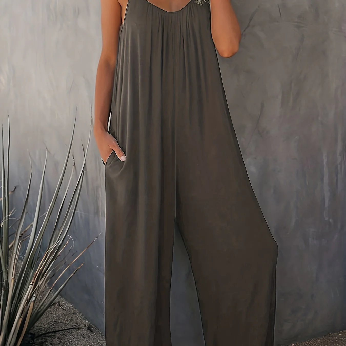 Damen Jumpsuit mit Spaghettiträgern und weitem Bein – Lässiger Einteiler für Frühling und Sommer - Image 13