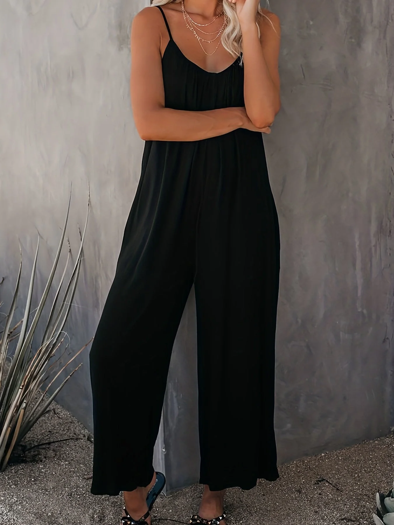 Damen Jumpsuit mit Spaghettiträgern und weitem Bein – Lässiger Einteiler für Frühling und Sommer - Image 9
