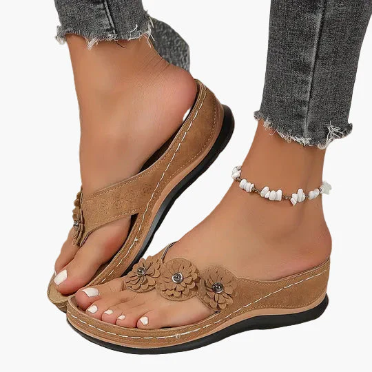 Damen Komfort-Sandalen mit Blumenapplikation – Bequeme Sommer Zehentrenner für Alltag & Freizeit