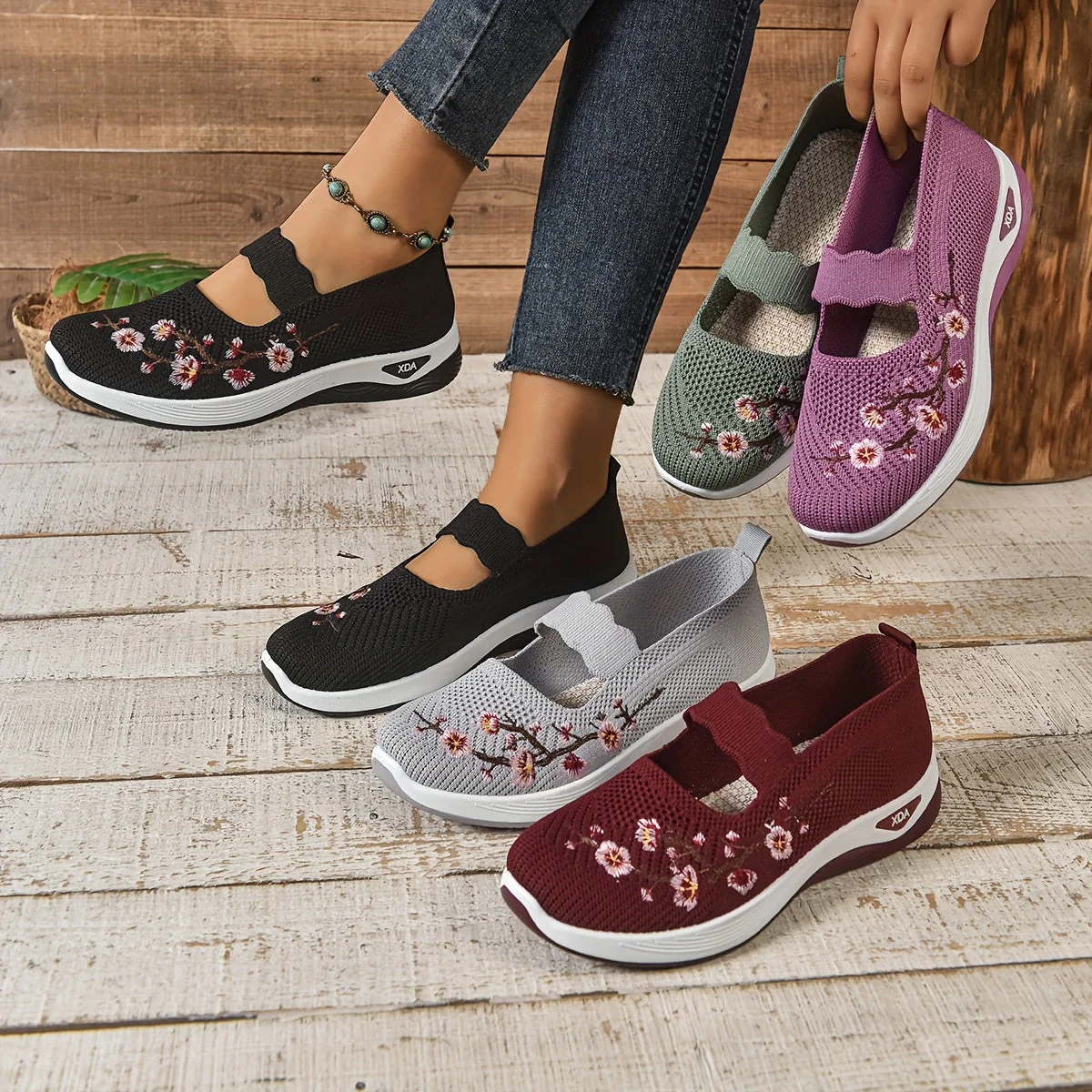 Damen Komfort-Slipper mit Stickerei und Keilabsatz – Freizeit und Alltag - Image 10