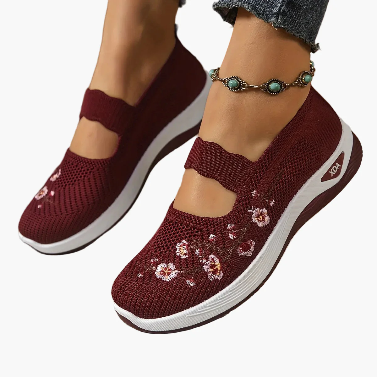 Damen Komfort-Slipper mit Stickerei und Keilabsatz – Freizeit und Alltag - Image 3