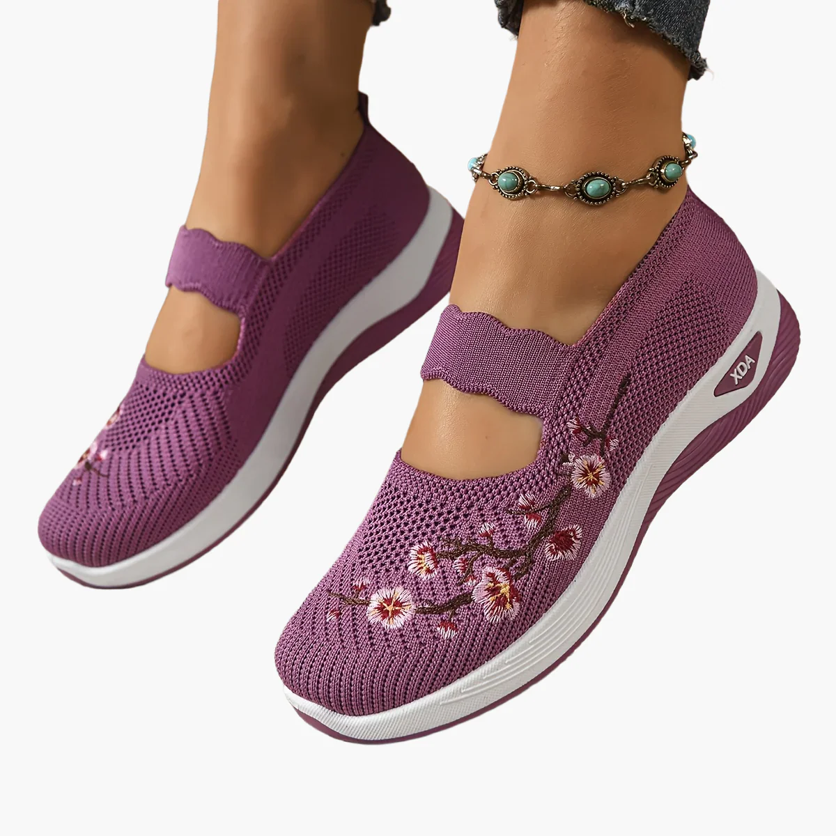 Damen Komfort-Slipper mit Stickerei und Keilabsatz – Freizeit und Alltag - Image 4