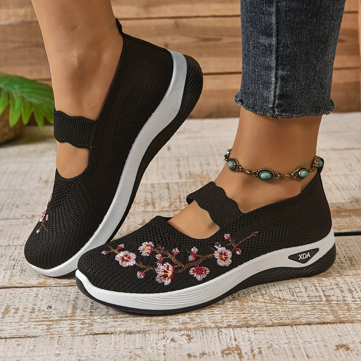 Damen Komfort-Slipper mit Stickerei und Keilabsatz – Freizeit und Alltag - Image 7