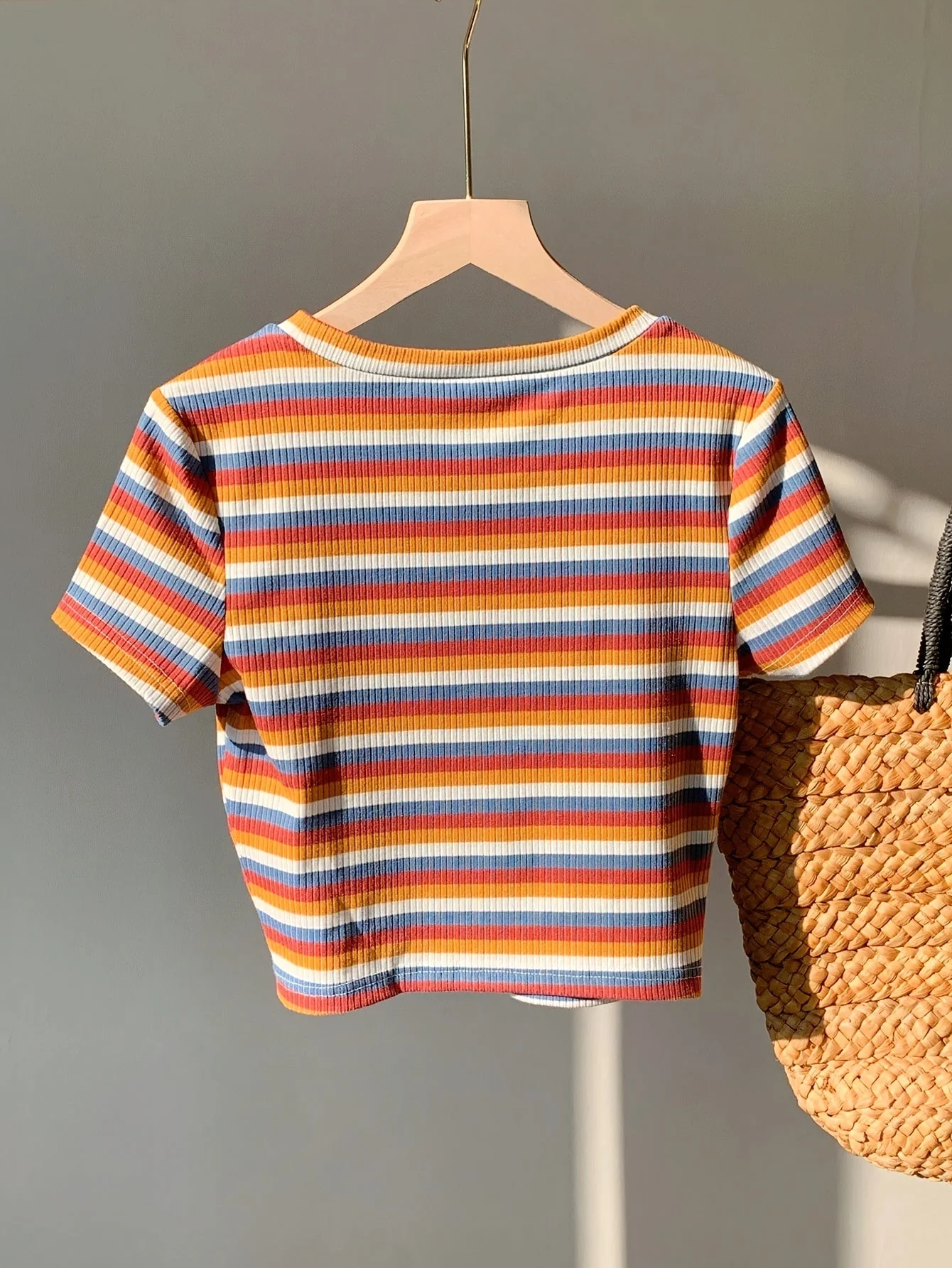 Damen Kurzarm T-Shirt mit Streifenmuster – Modernes Freizeitshirt im Retro-Stil