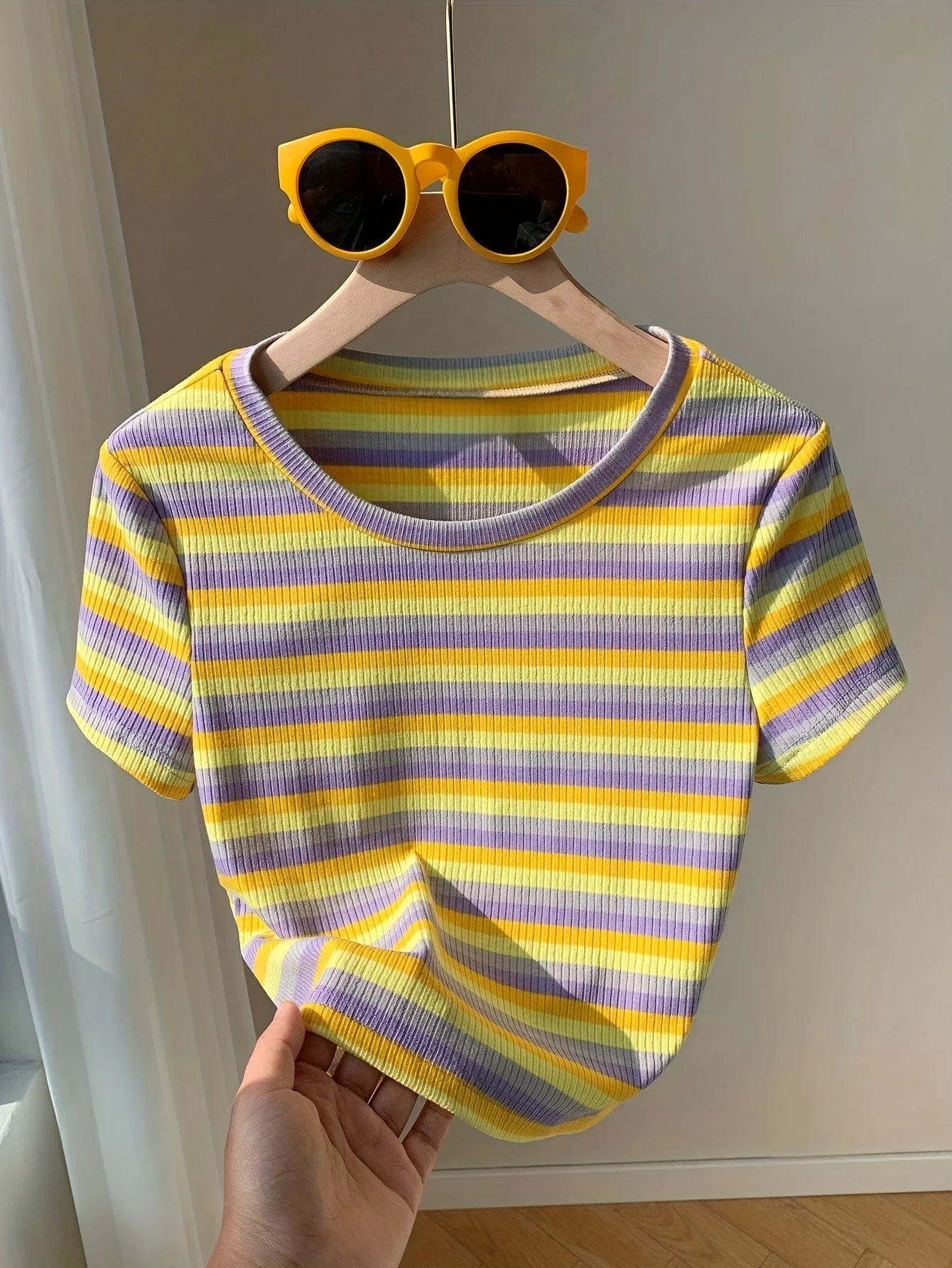 Damen Kurzarm T-Shirt mit Streifenmuster – Modernes Freizeitshirt im Retro-Stil - Image 4
