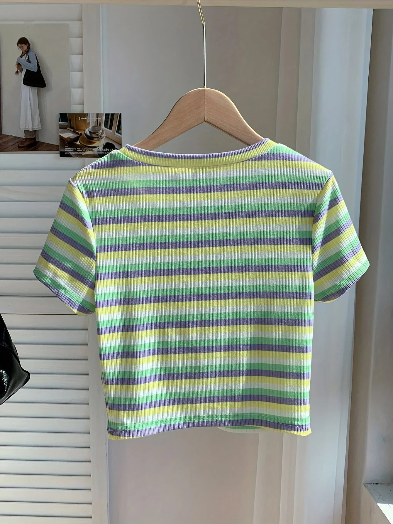Damen Kurzarm T-Shirt mit Streifenmuster – Modernes Freizeitshirt im Retro-Stil - Image 8