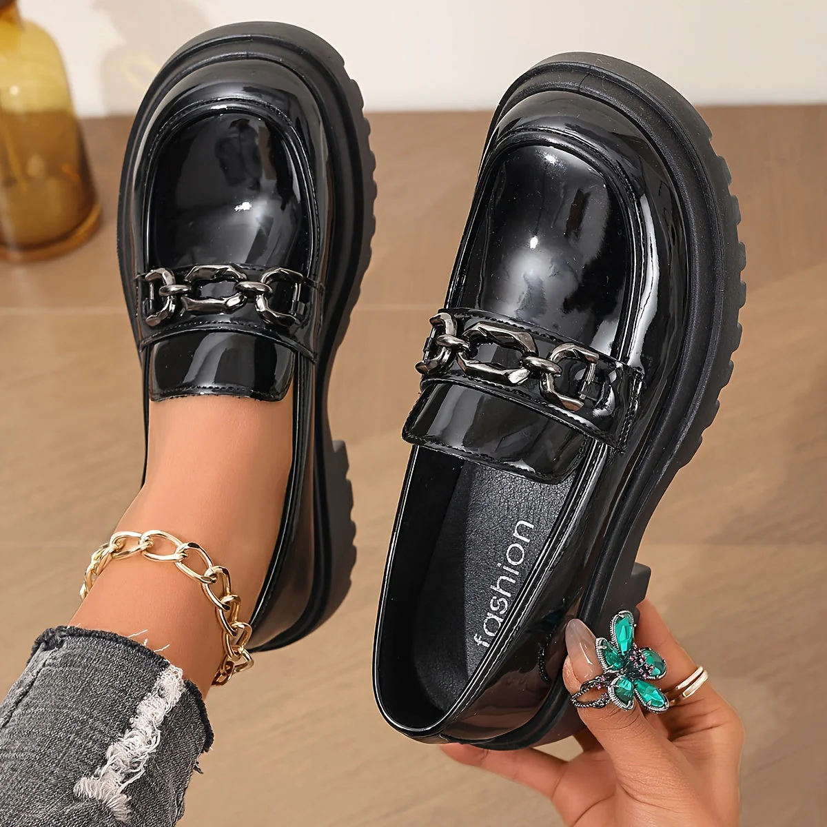 Damen Loafer mit Ketten-Detail und Plateau – Modischer Slip-On für Alltag und Freizeit - Image 4