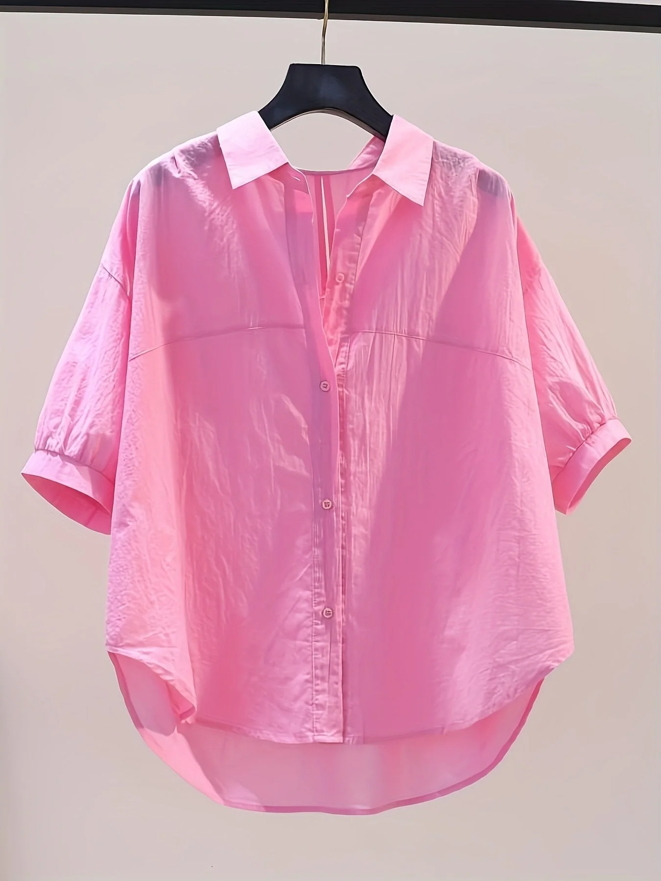Damen Oversize Blusenhemd mit High-Low-Saum und Kurzarm – Modischer Büro- und Freizeitlook - Image 2